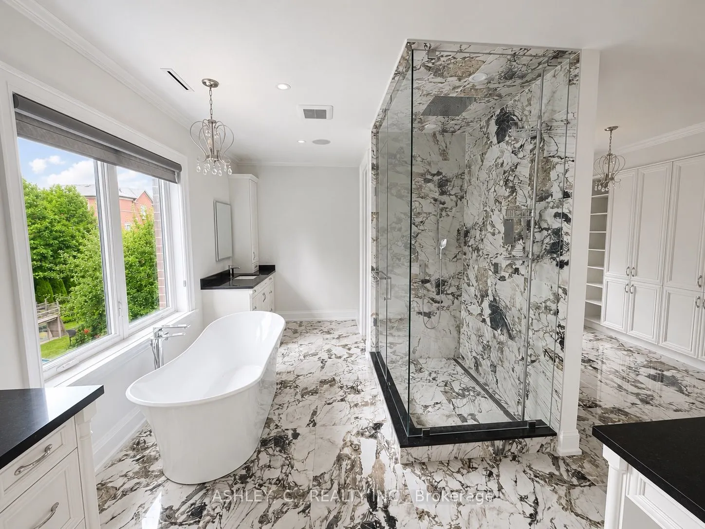 2588 Sharon Crescent