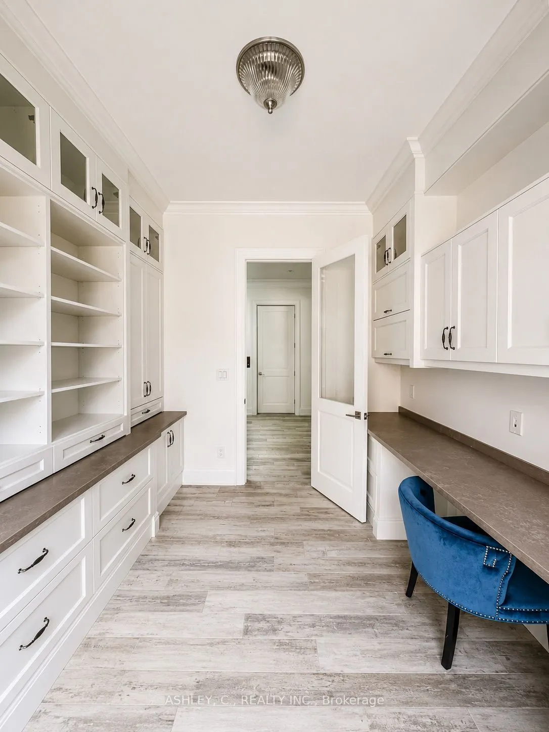 2588 Sharon Crescent