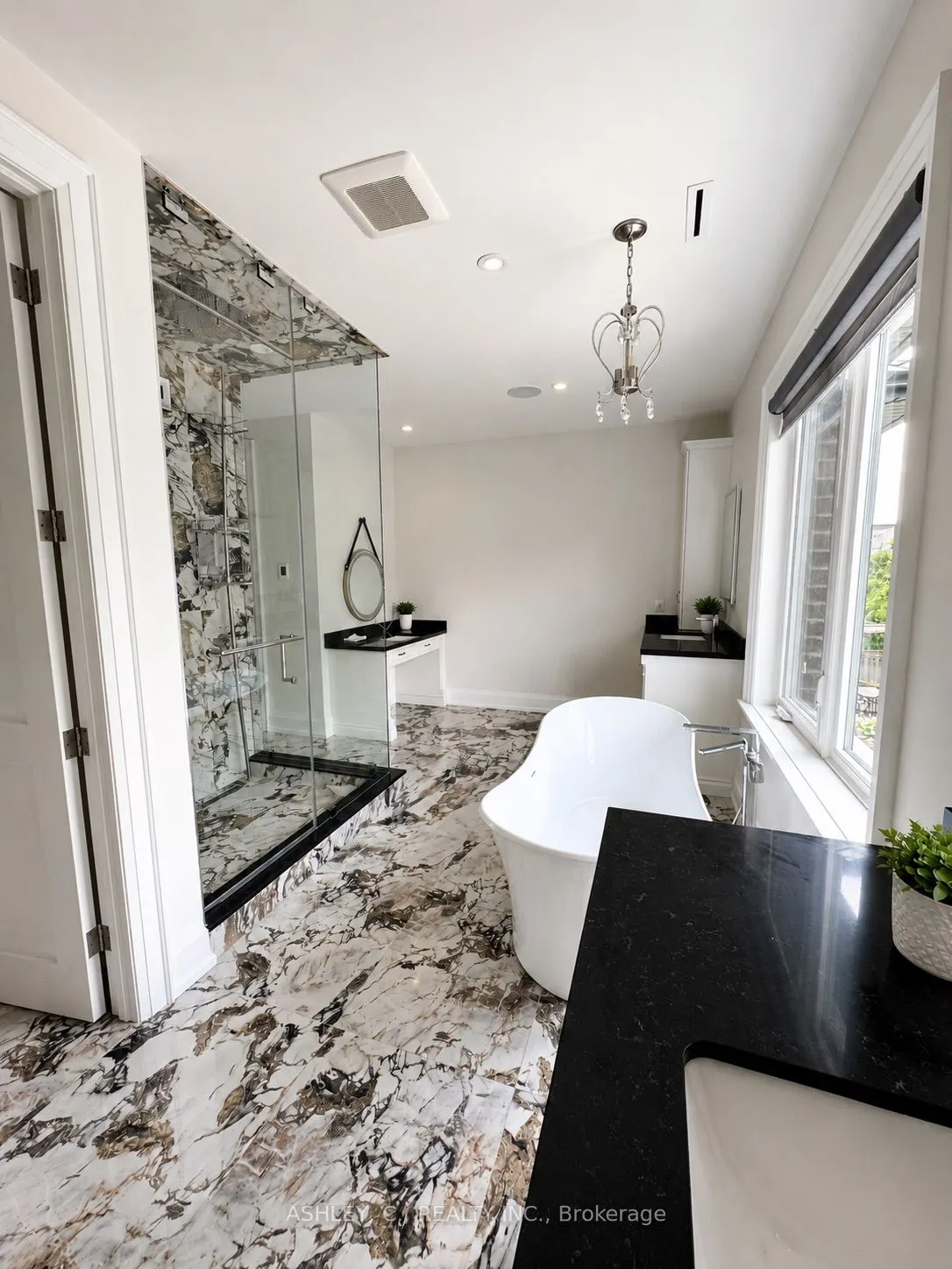 2588 Sharon Crescent