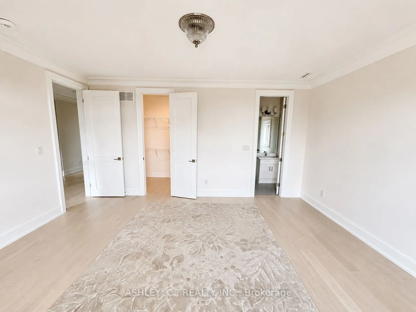 2588 Sharon Crescent