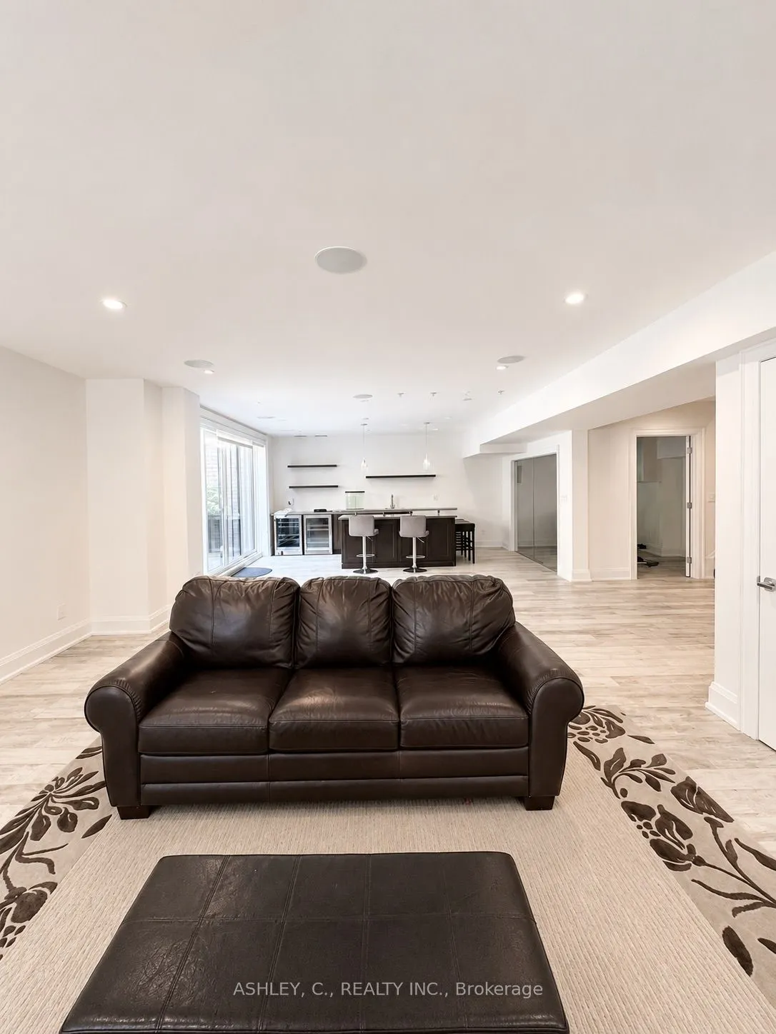 2588 Sharon Crescent