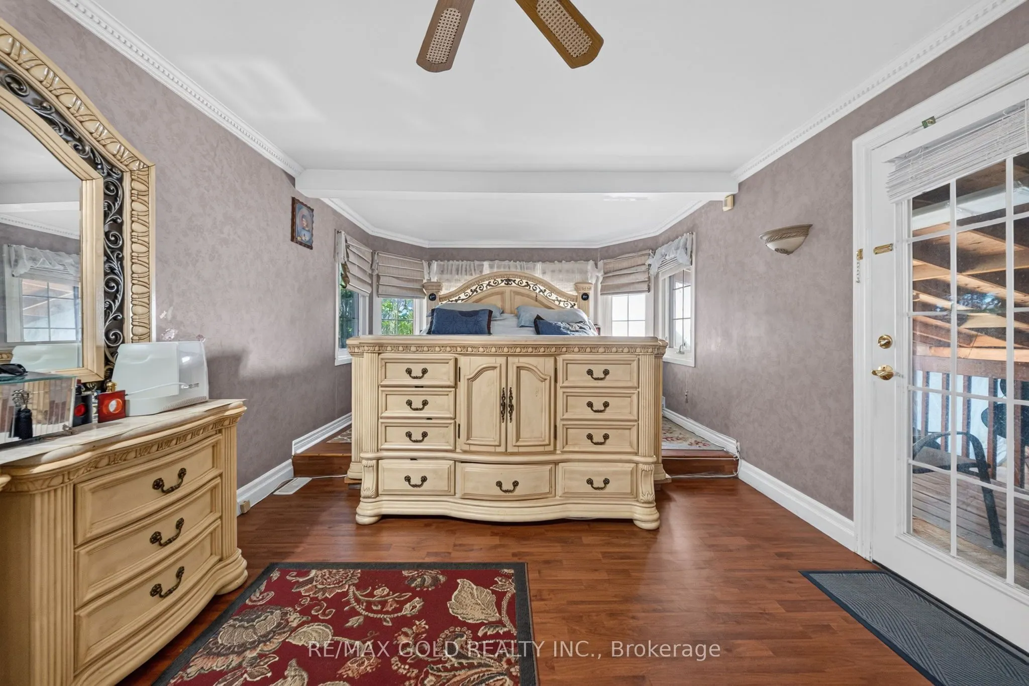 8 EASTON Place