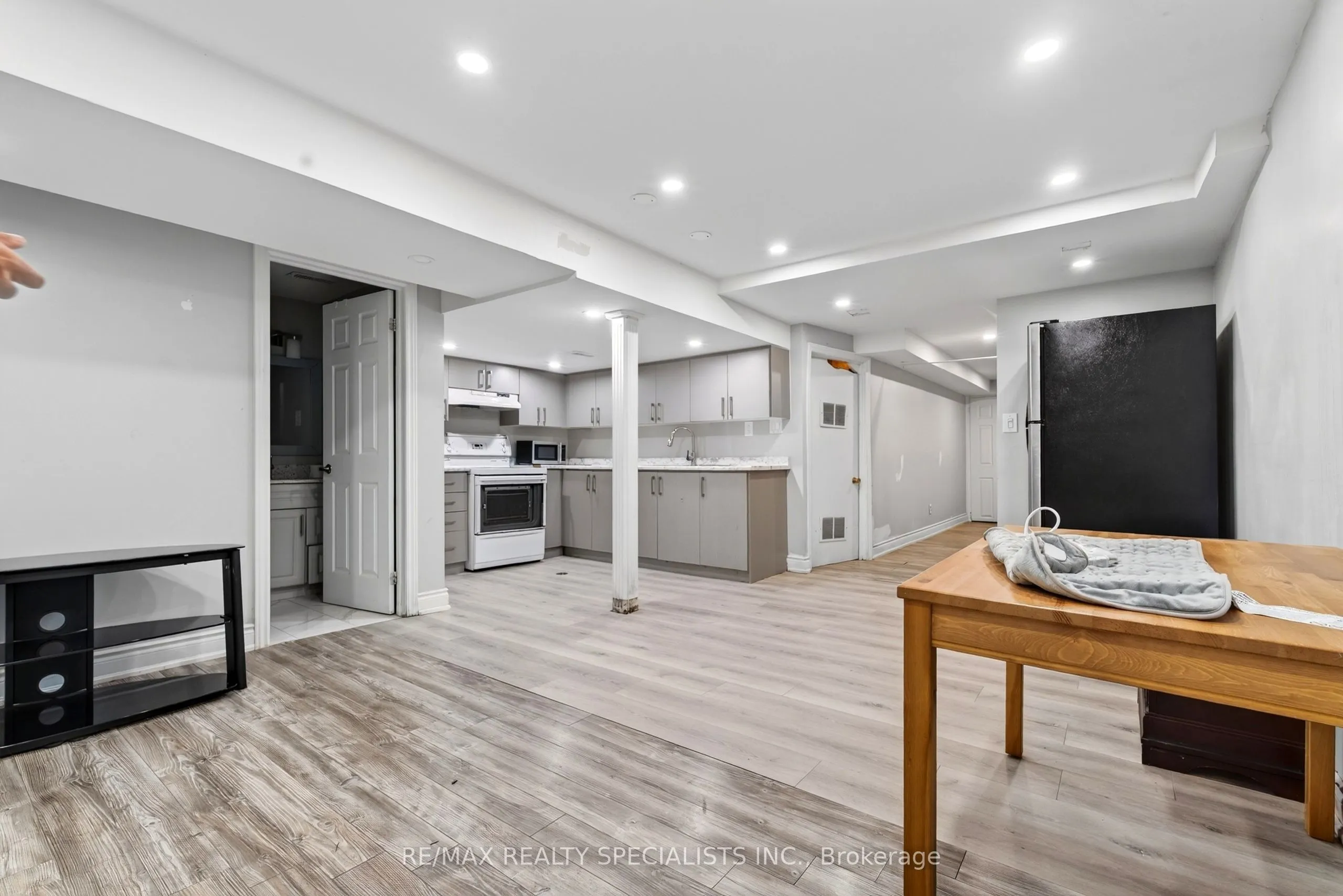 4134 CLEVEDON Drive