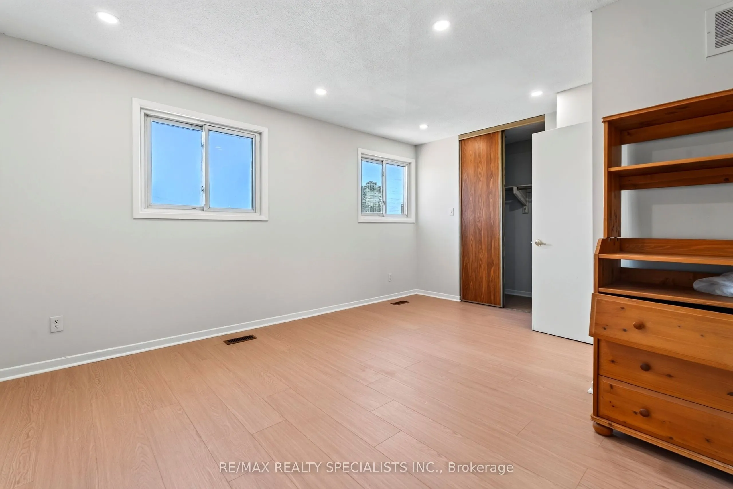 4134 CLEVEDON Drive