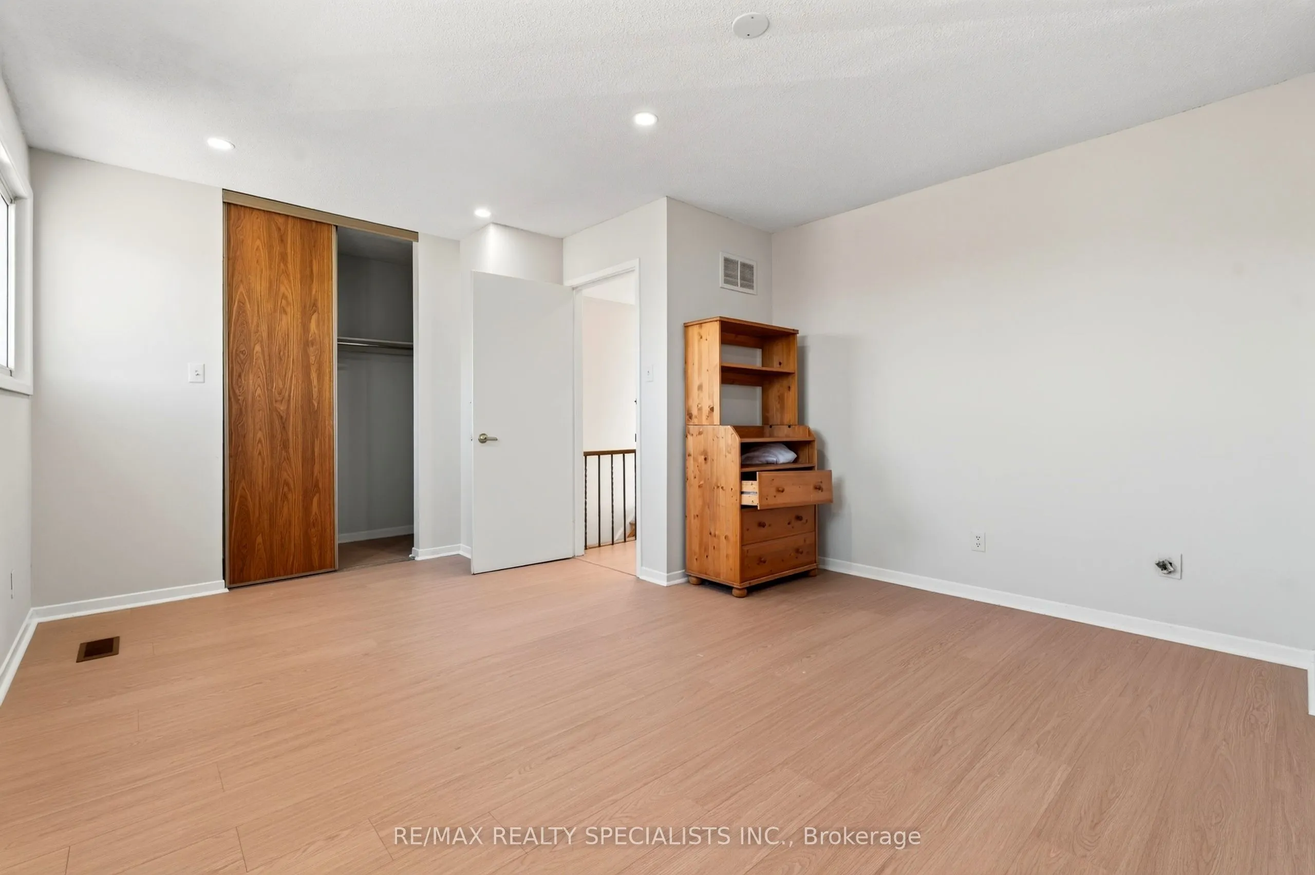 4134 CLEVEDON Drive