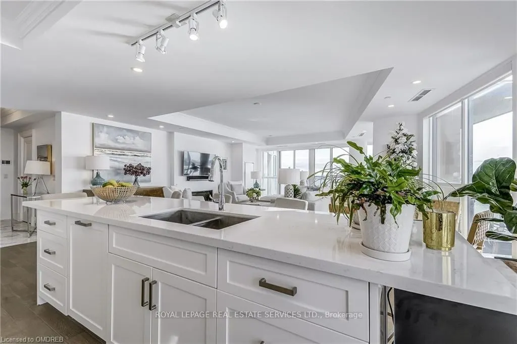 2060 LAKESHORE Road #1704