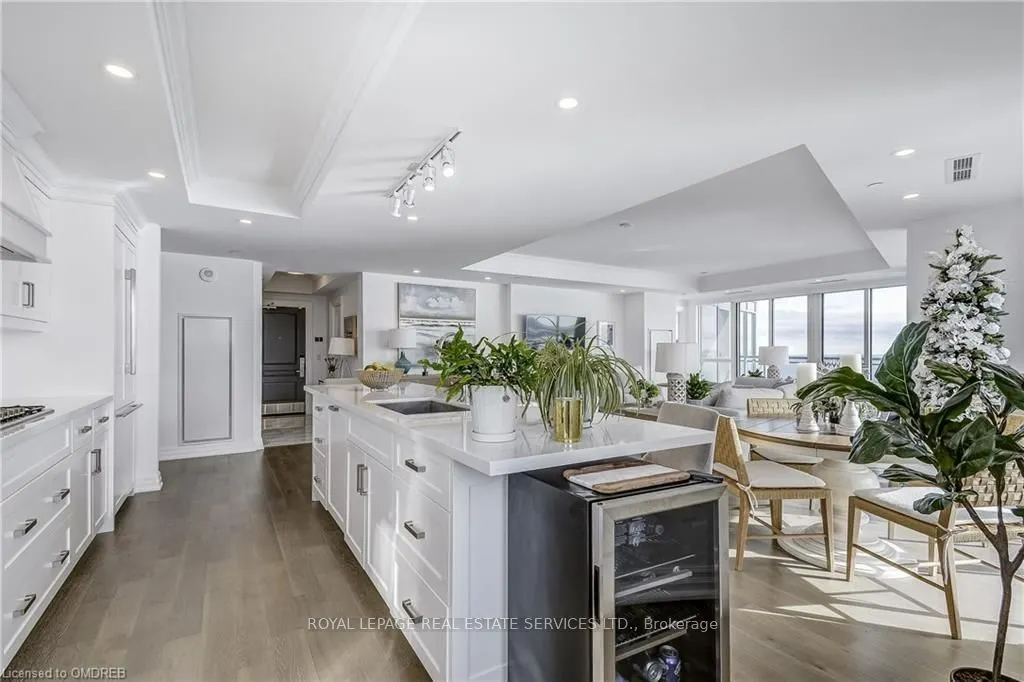 2060 LAKESHORE Road #1704