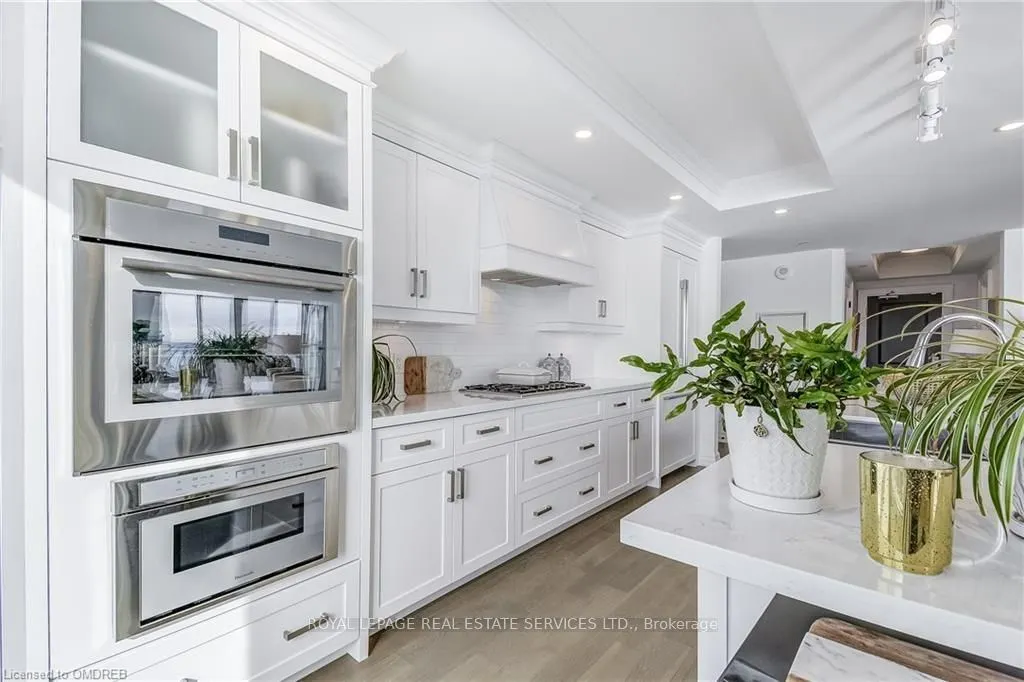 2060 LAKESHORE Road #1704