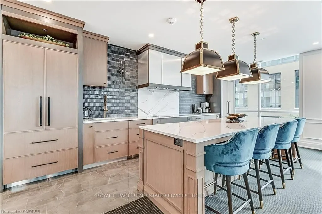 2060 LAKESHORE Road #1704
