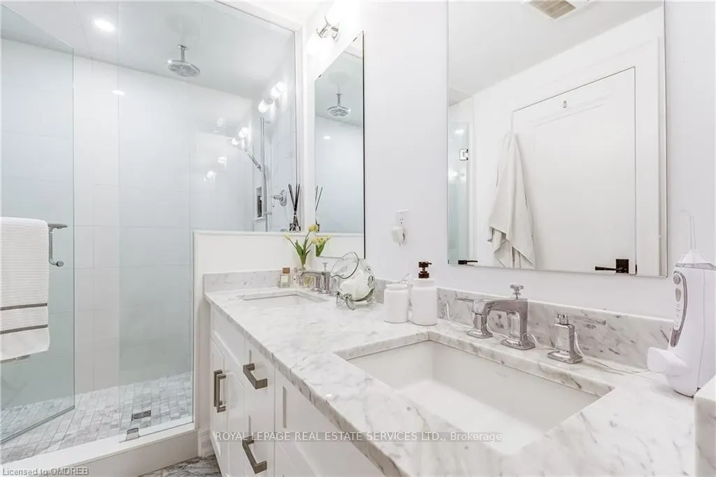 2060 LAKESHORE Road #1704