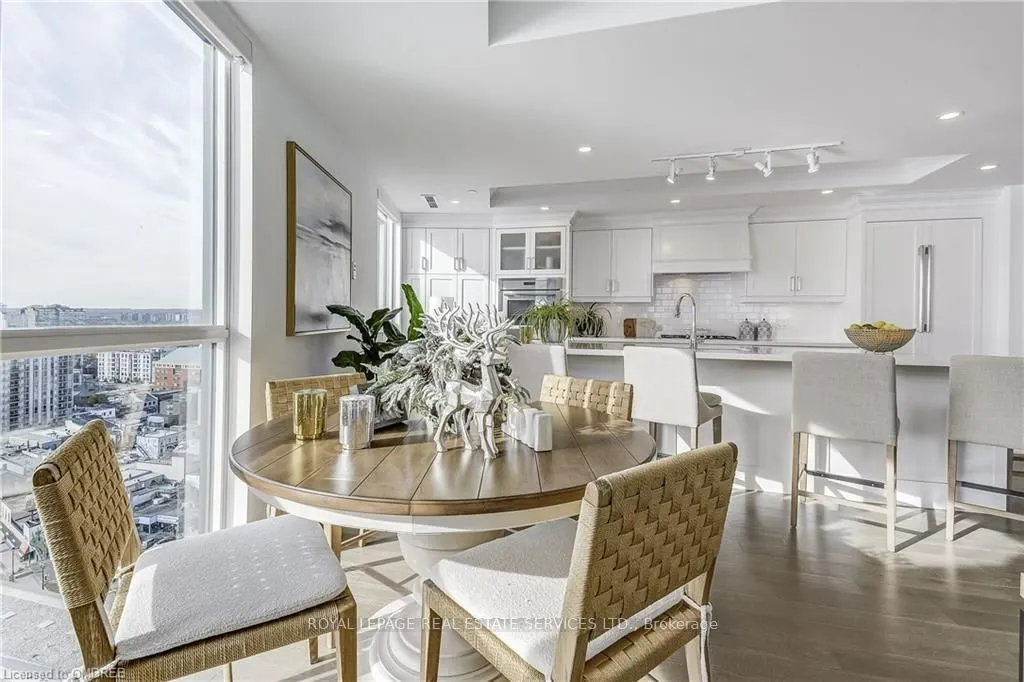 2060 LAKESHORE Road #1704