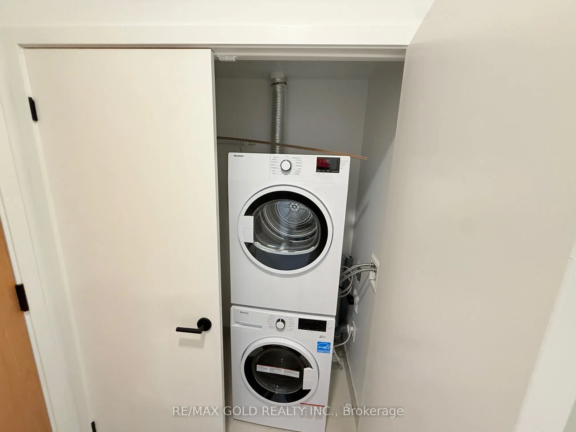 2495 Eglinton Avenue #1407