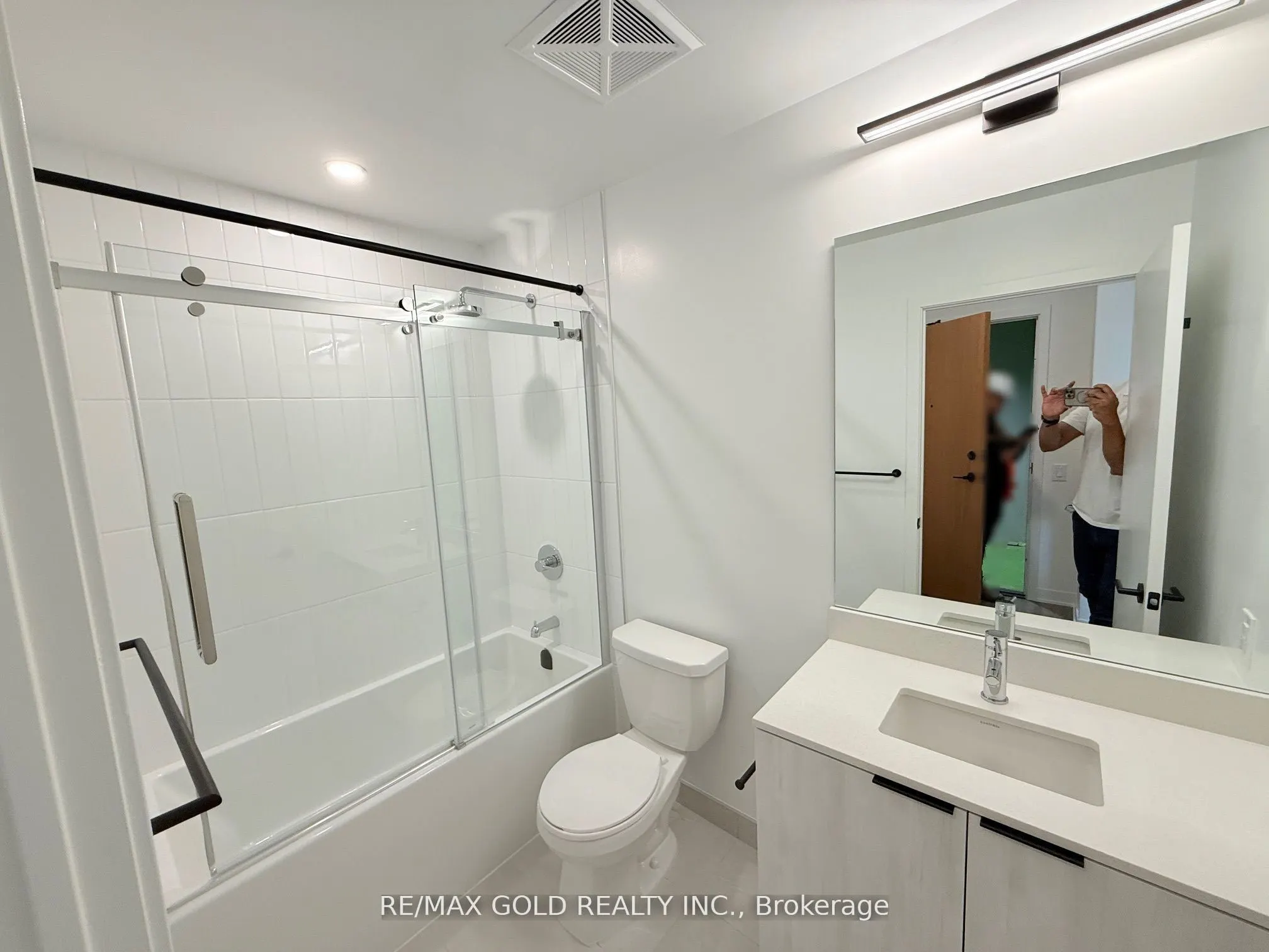 2495 Eglinton Avenue #1407