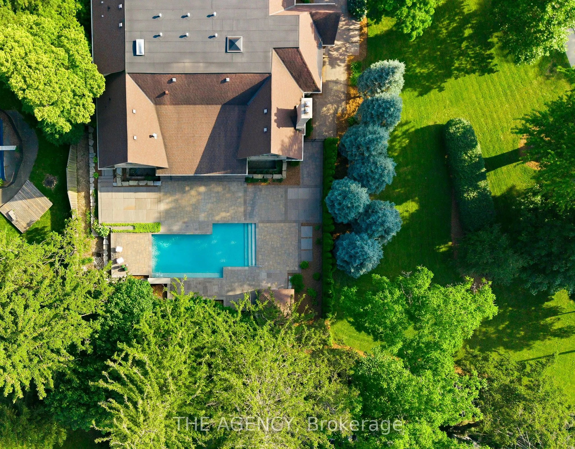 1098 Lakeshore Road W