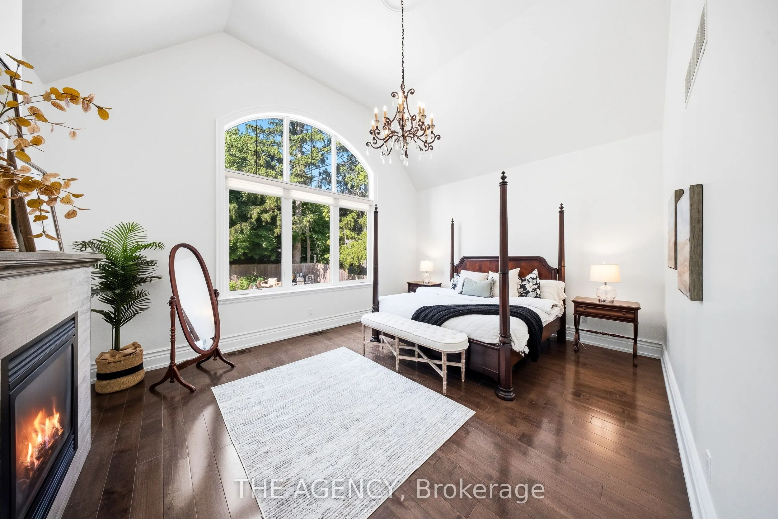 1098 Lakeshore Road W