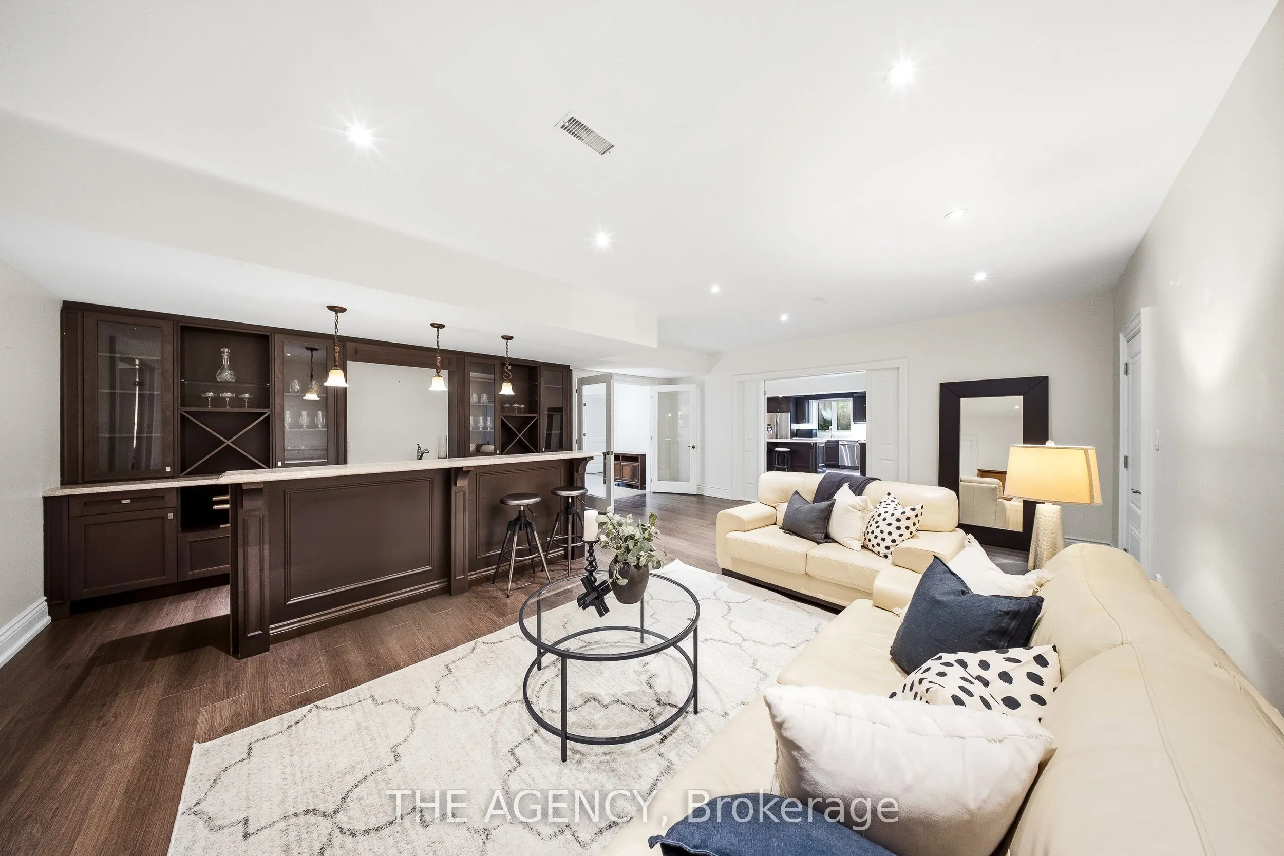 1098 Lakeshore Road W