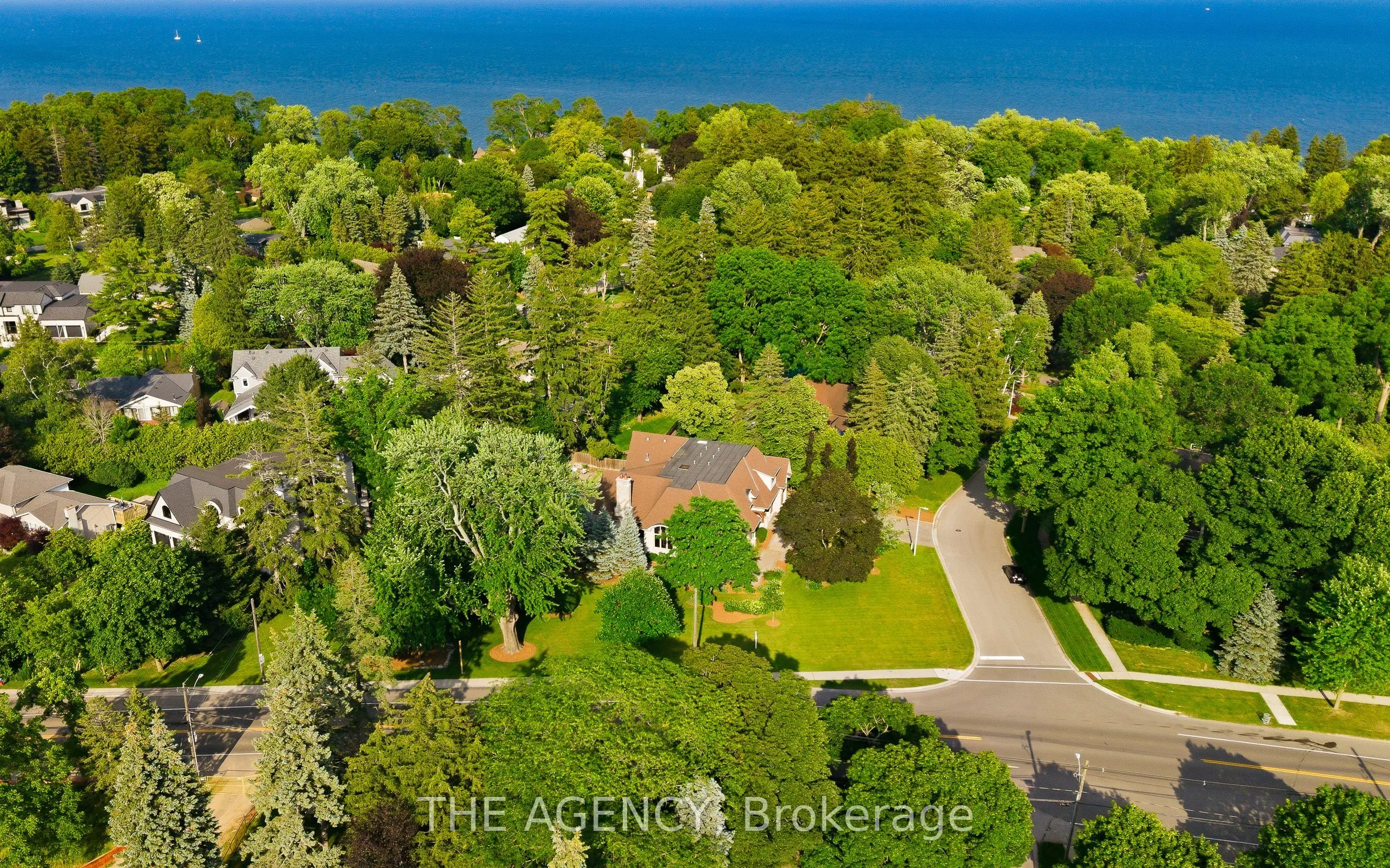 1098 Lakeshore Road W