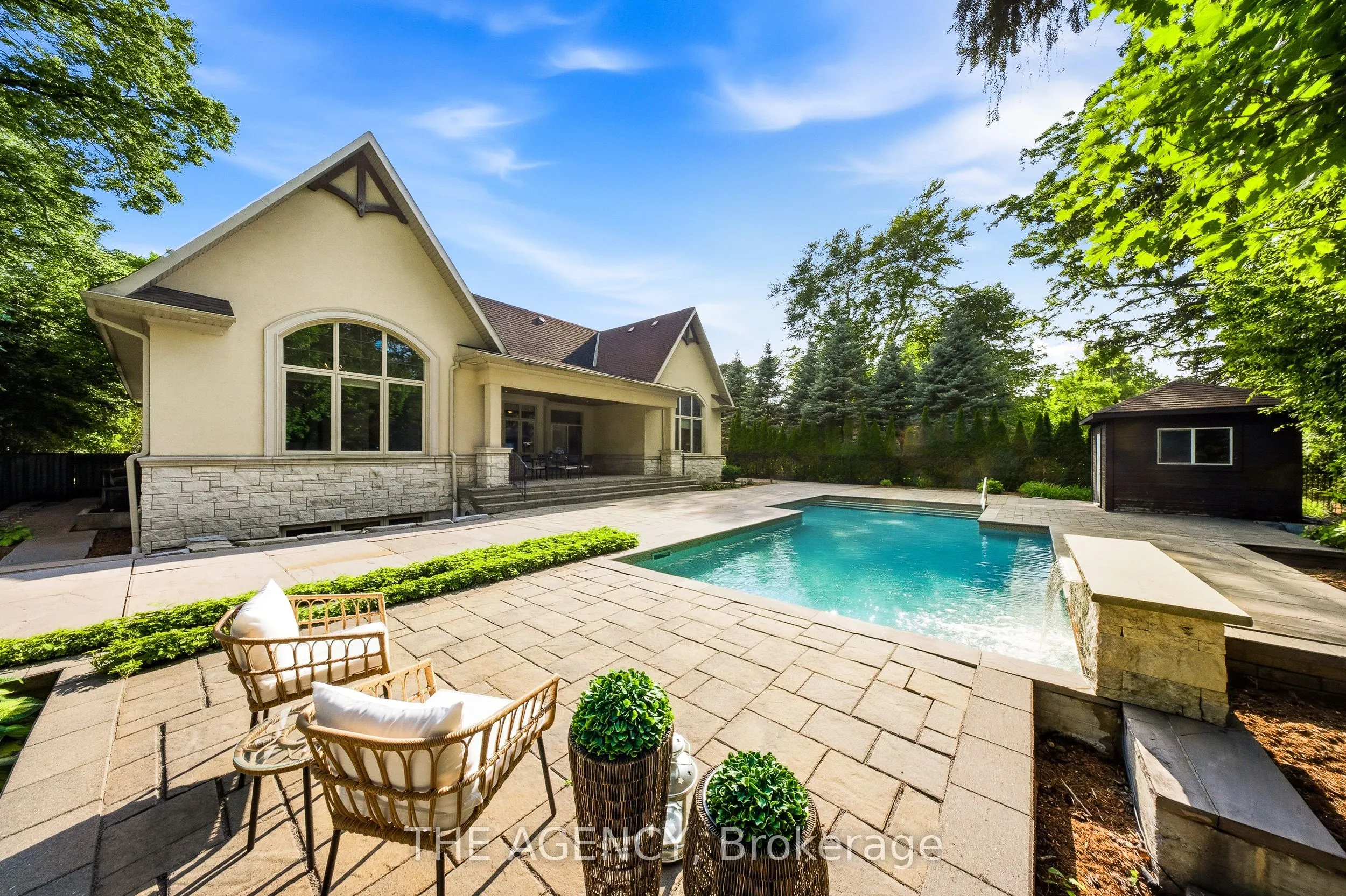 1098 Lakeshore Road W