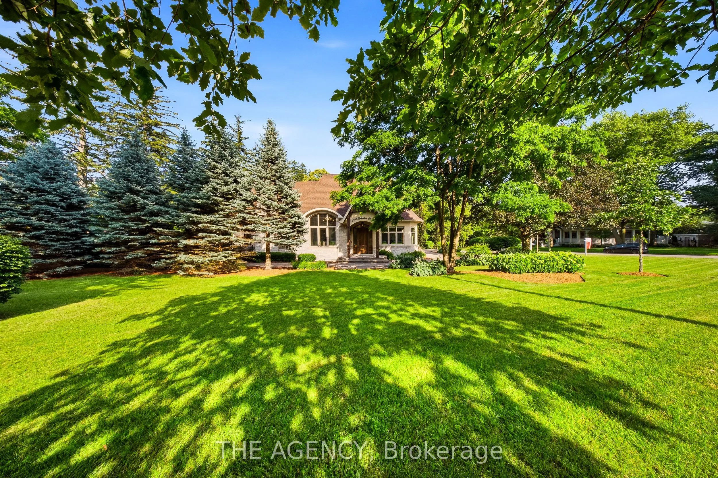 1098 Lakeshore Road W