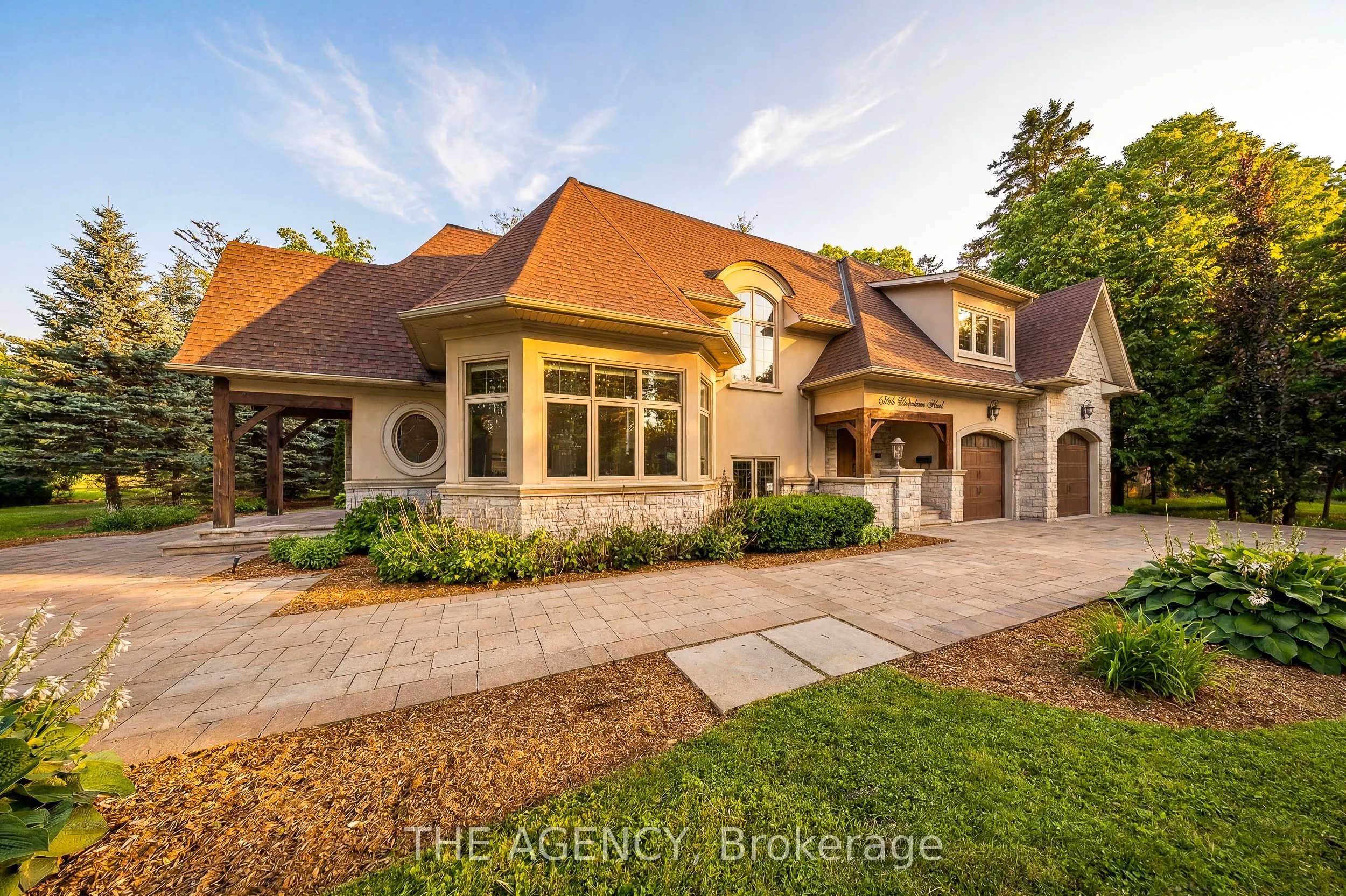 1098 Lakeshore Road W