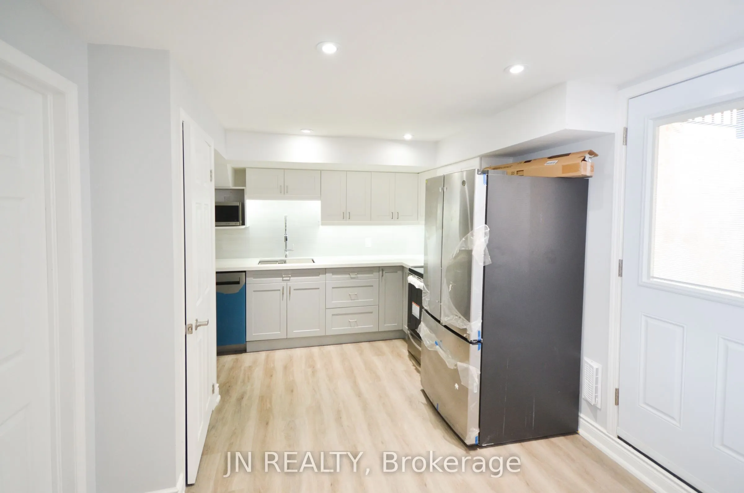 34 McEchearn Crescent #Lower