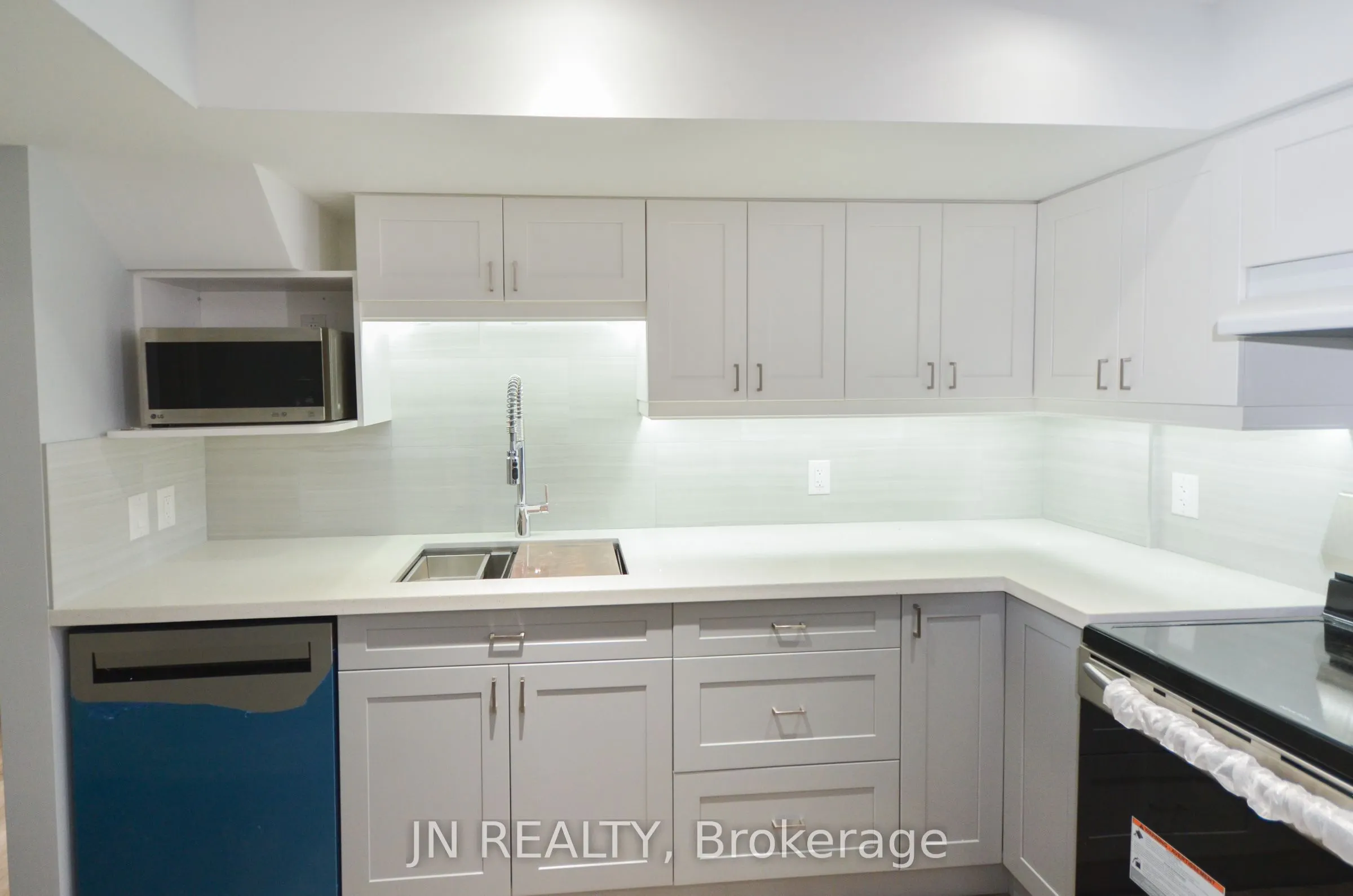 34 McEchearn Crescent #Lower