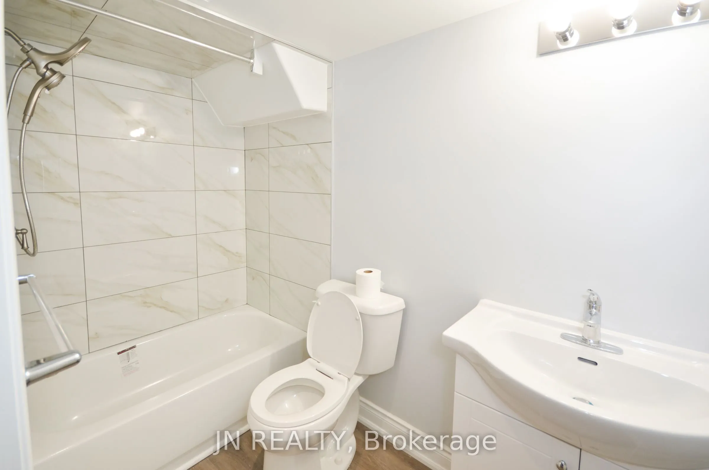 34 McEchearn Crescent #Lower