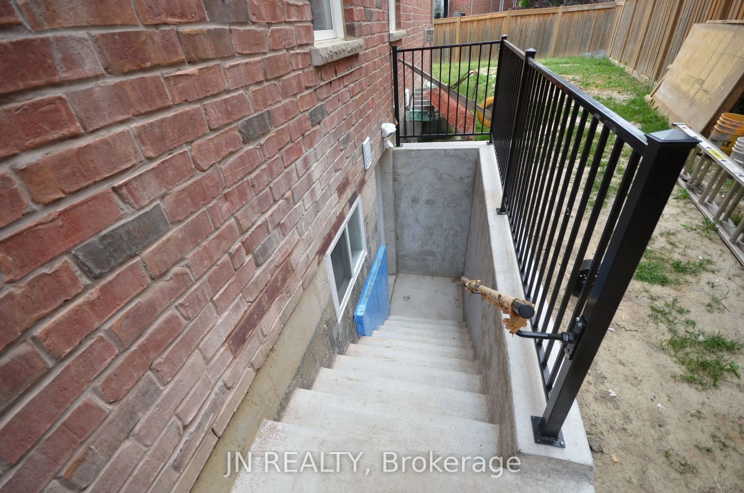 34 McEchearn Crescent #Lower