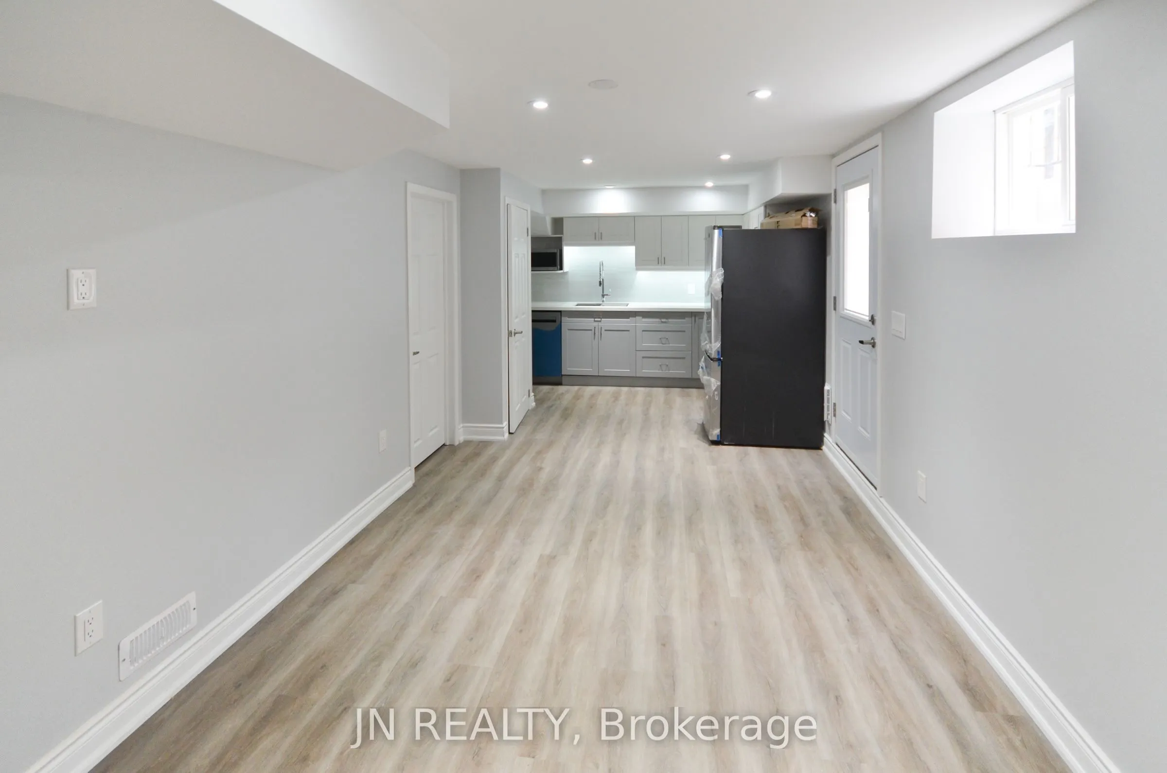 34 McEchearn Crescent #Lower