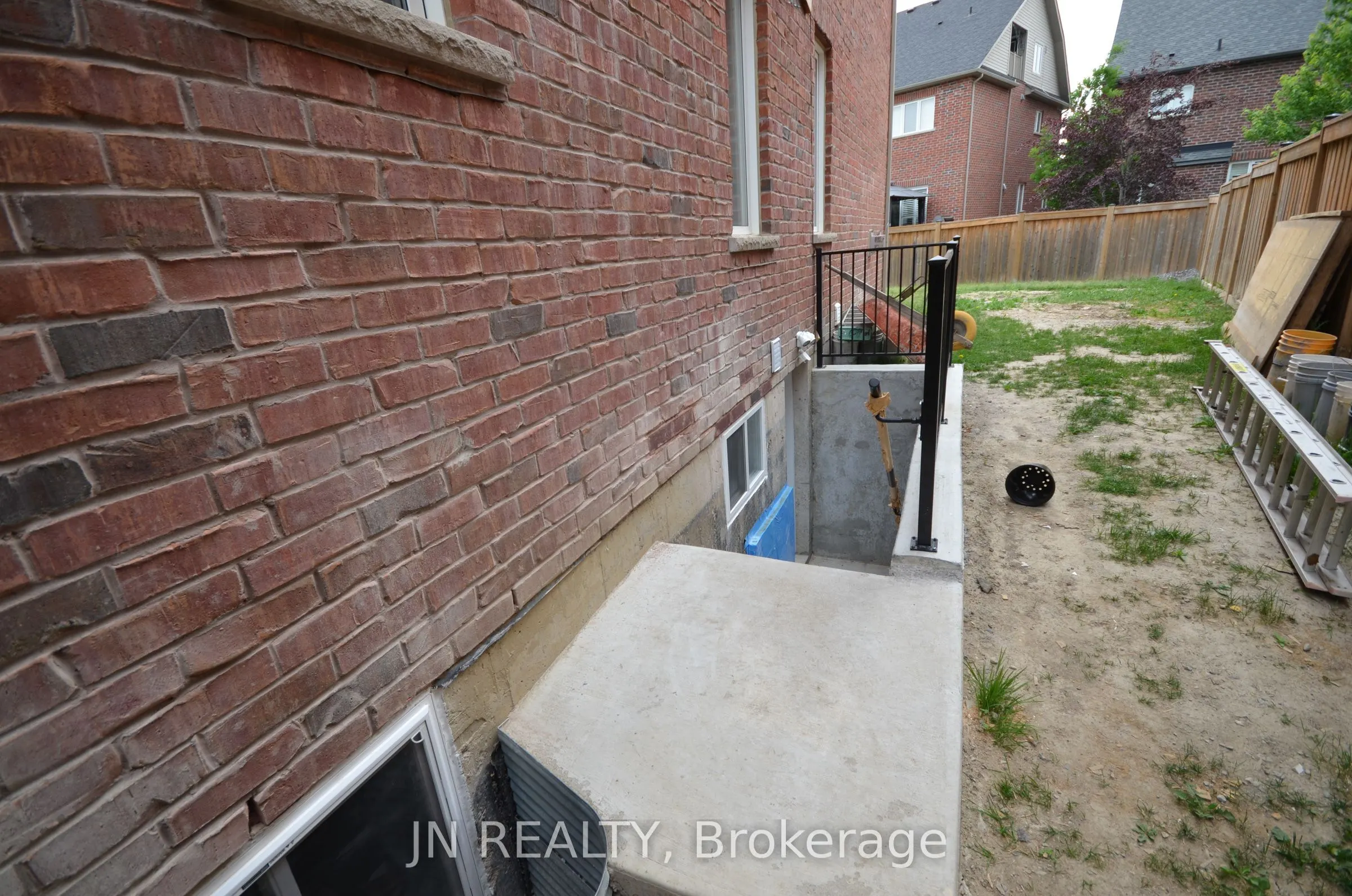 34 McEchearn Crescent #Lower