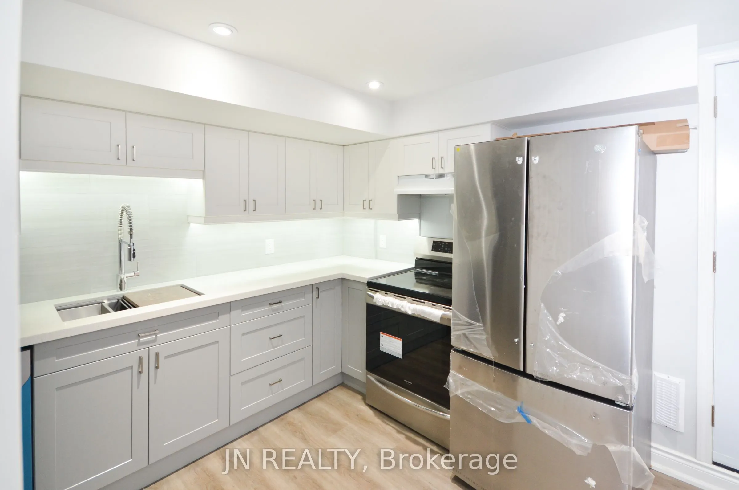 34 McEchearn Crescent #Lower