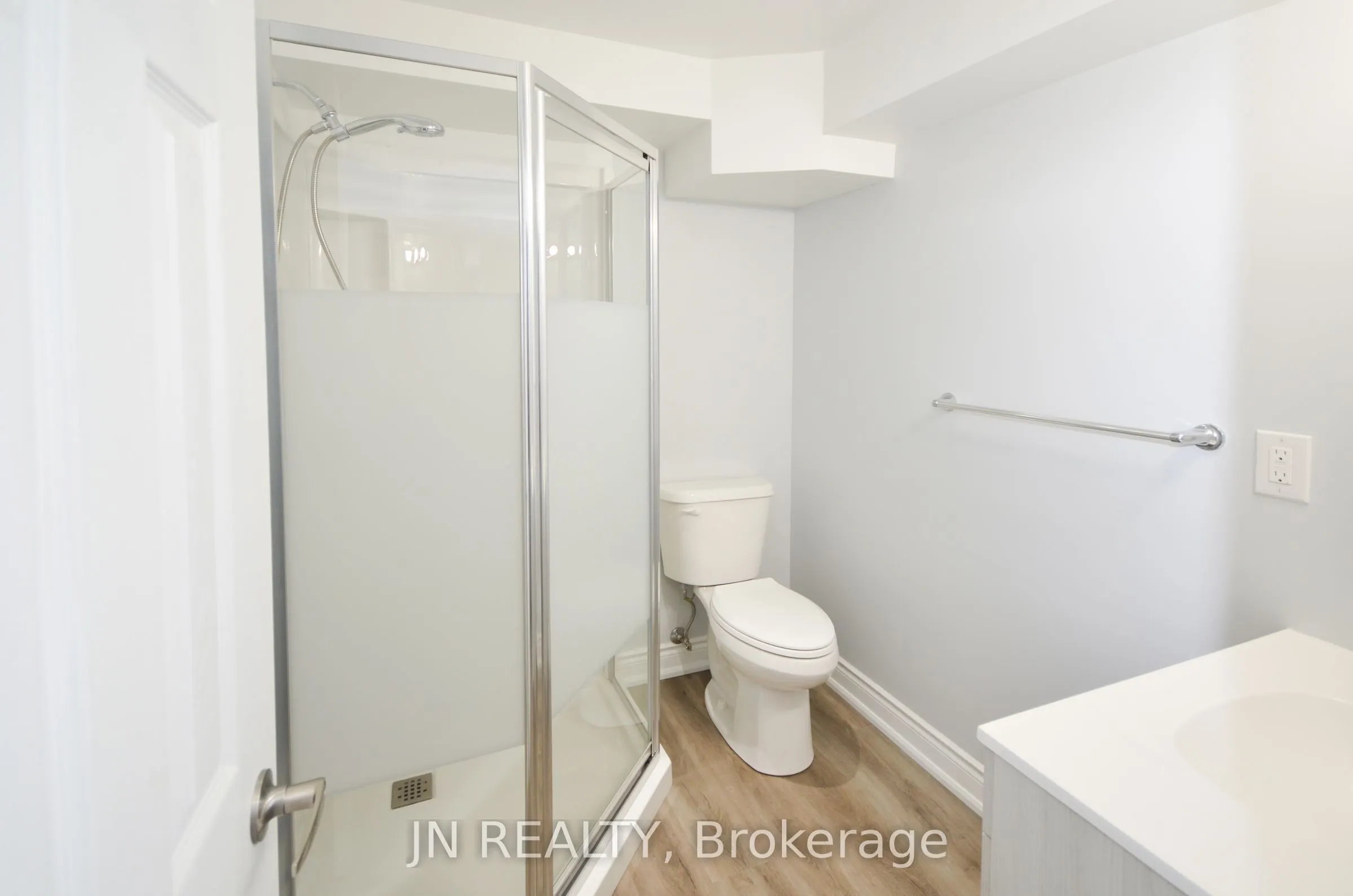 34 McEchearn Crescent #Lower