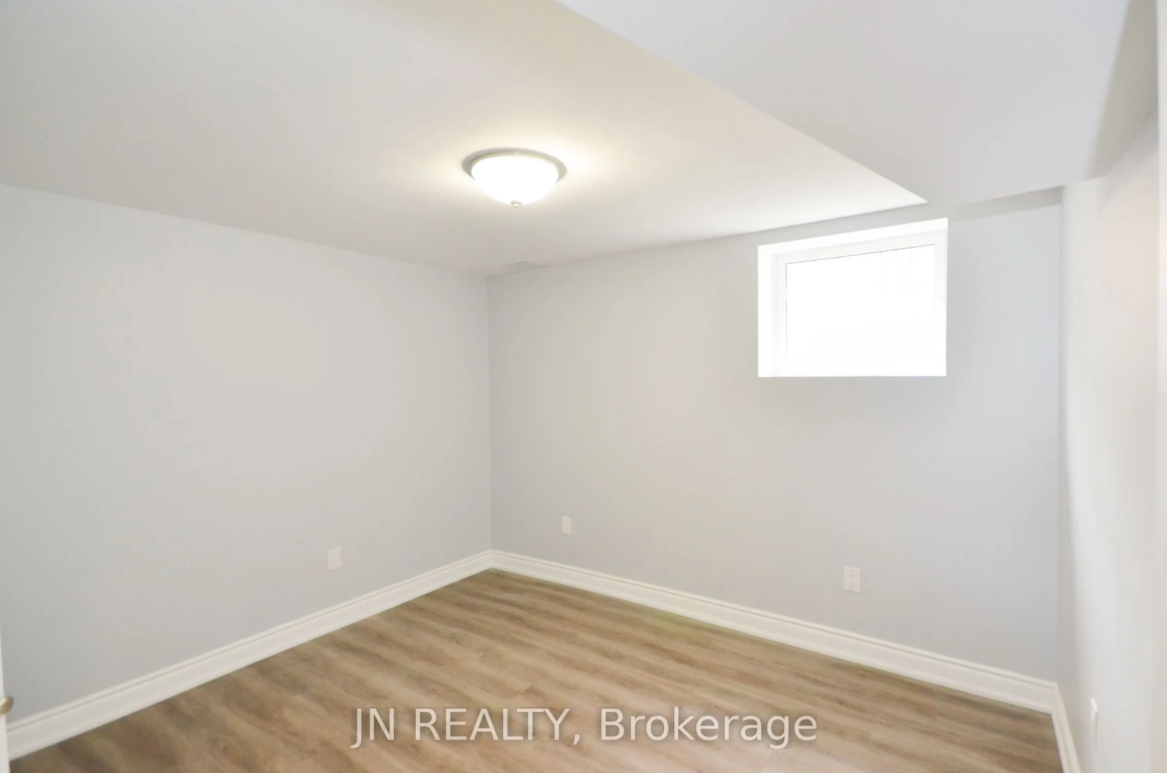 34 McEchearn Crescent #Lower