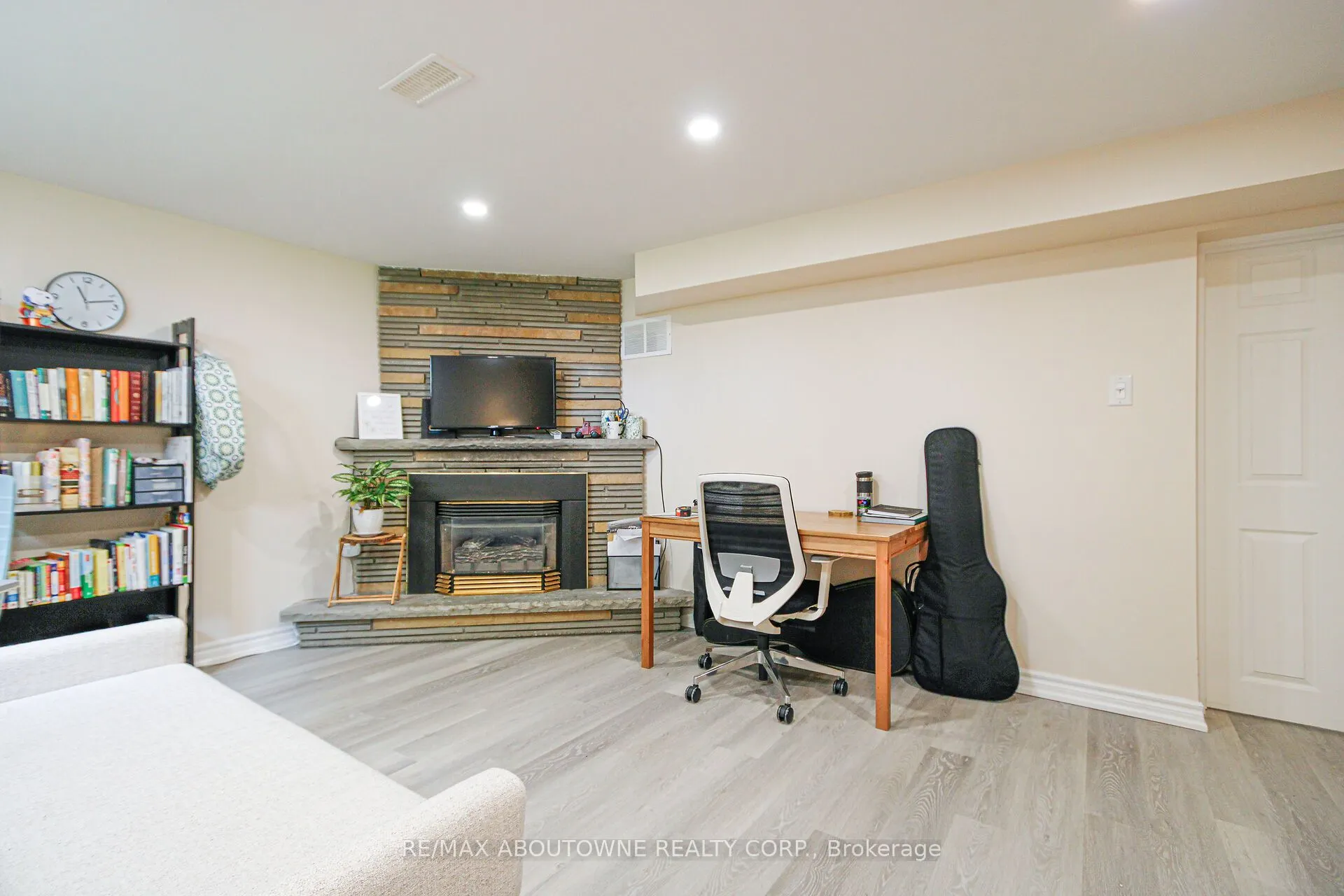 3302 Cardross Road