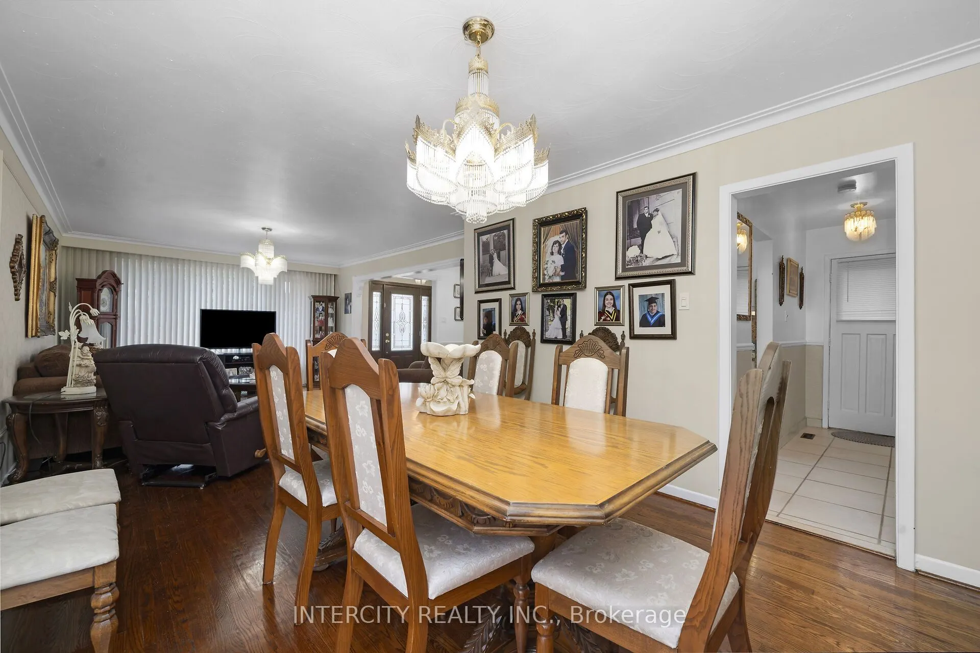 7279 Vernor Drive