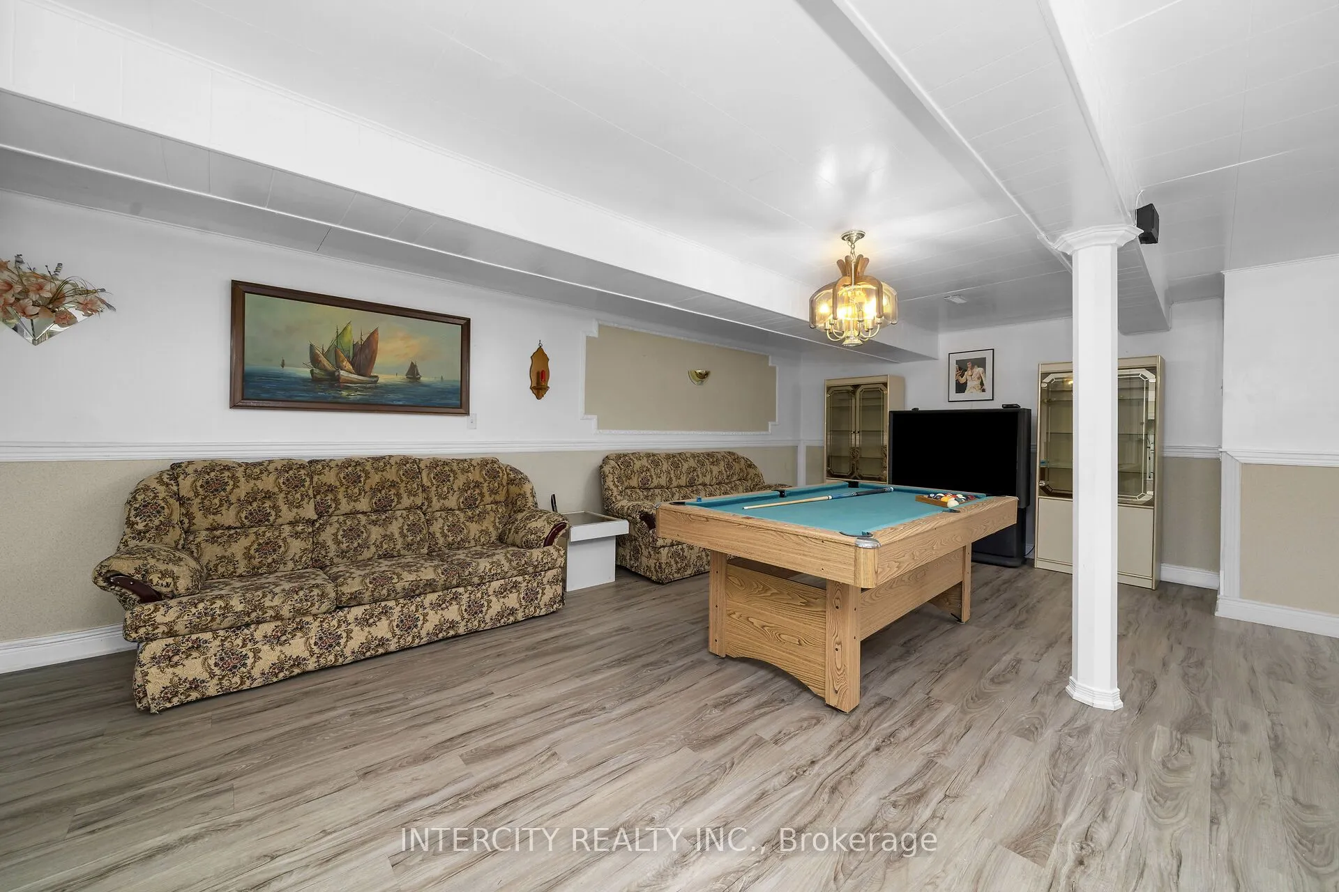 7279 Vernor Drive
