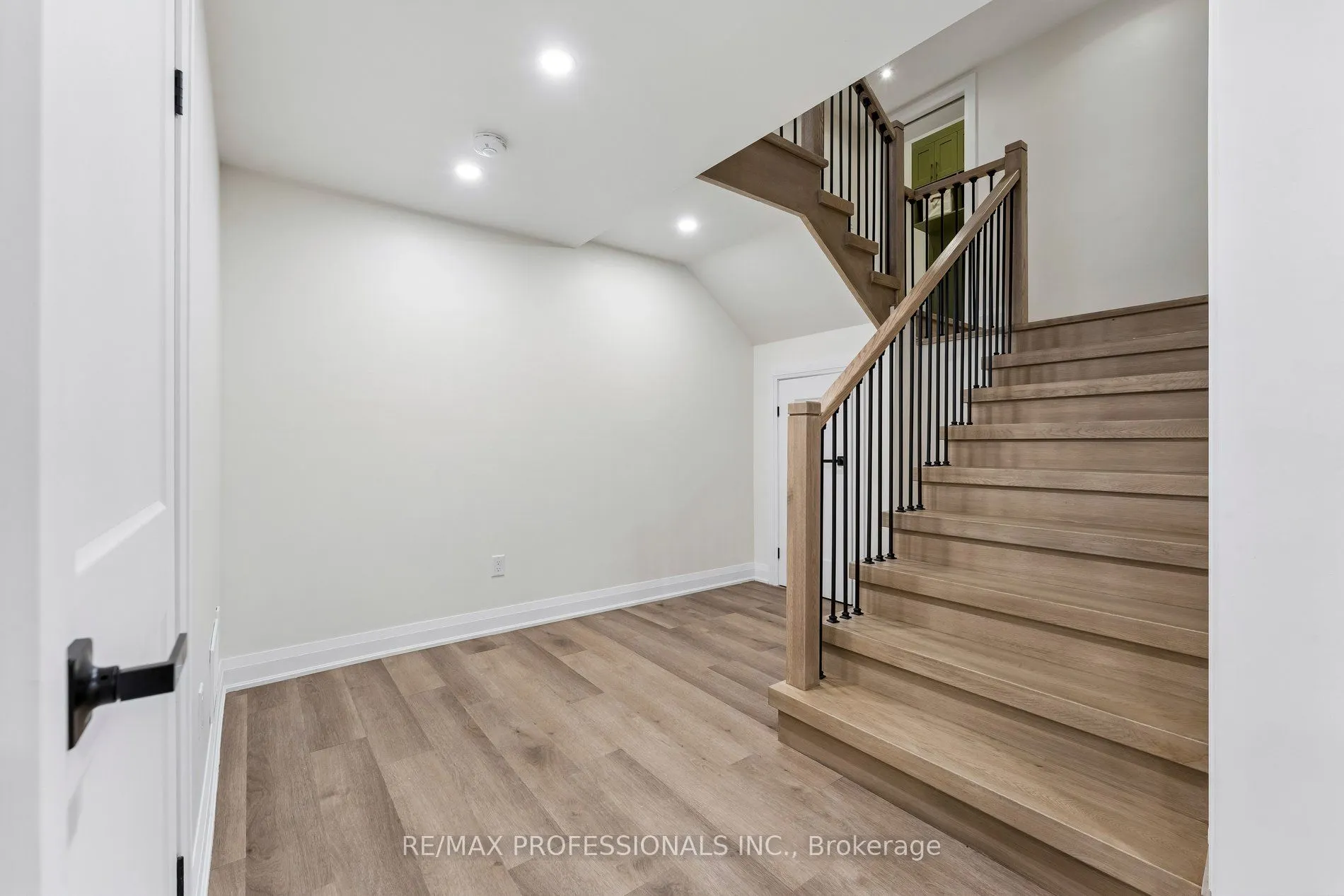 7 Ranwood Drive