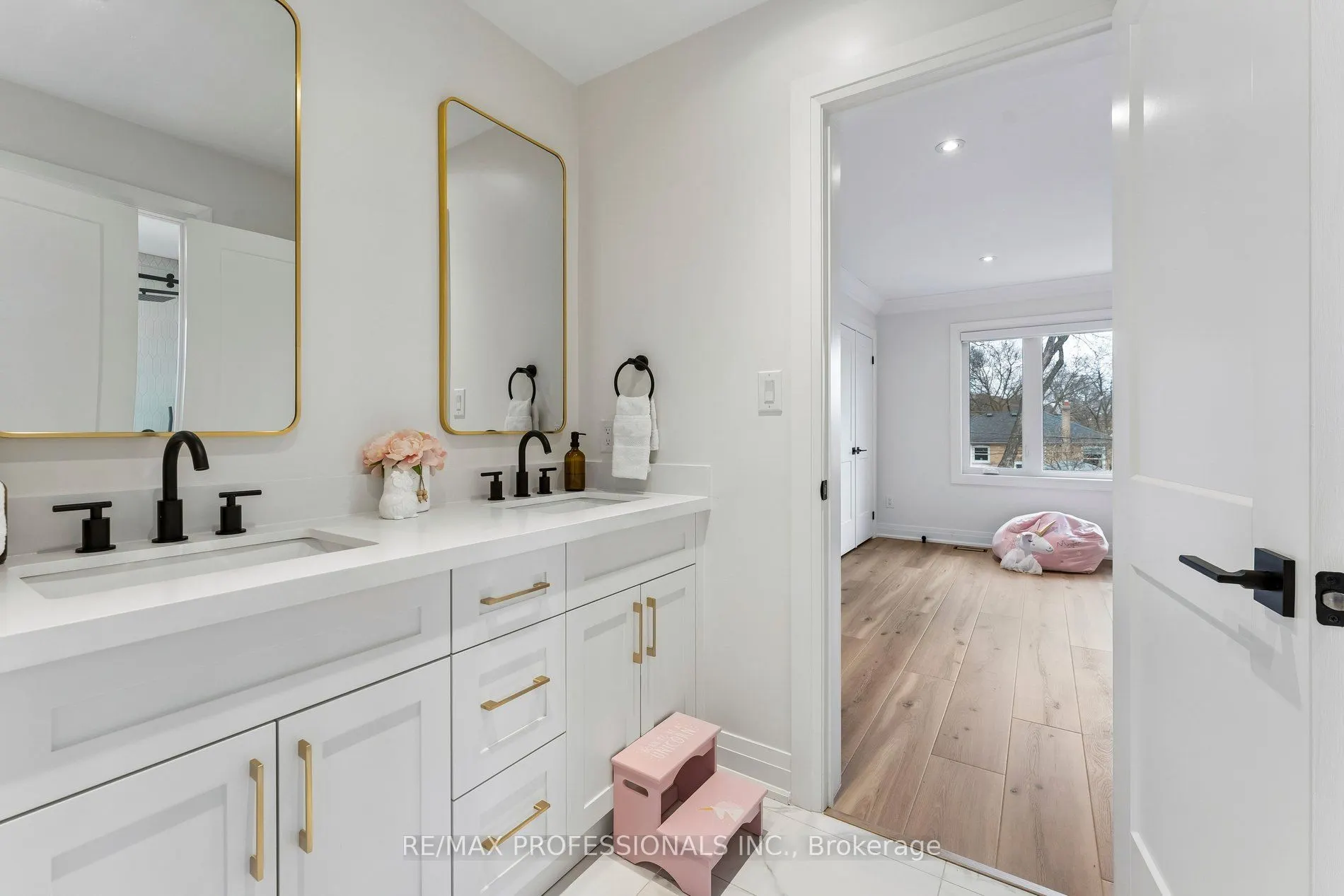 7 Ranwood Drive