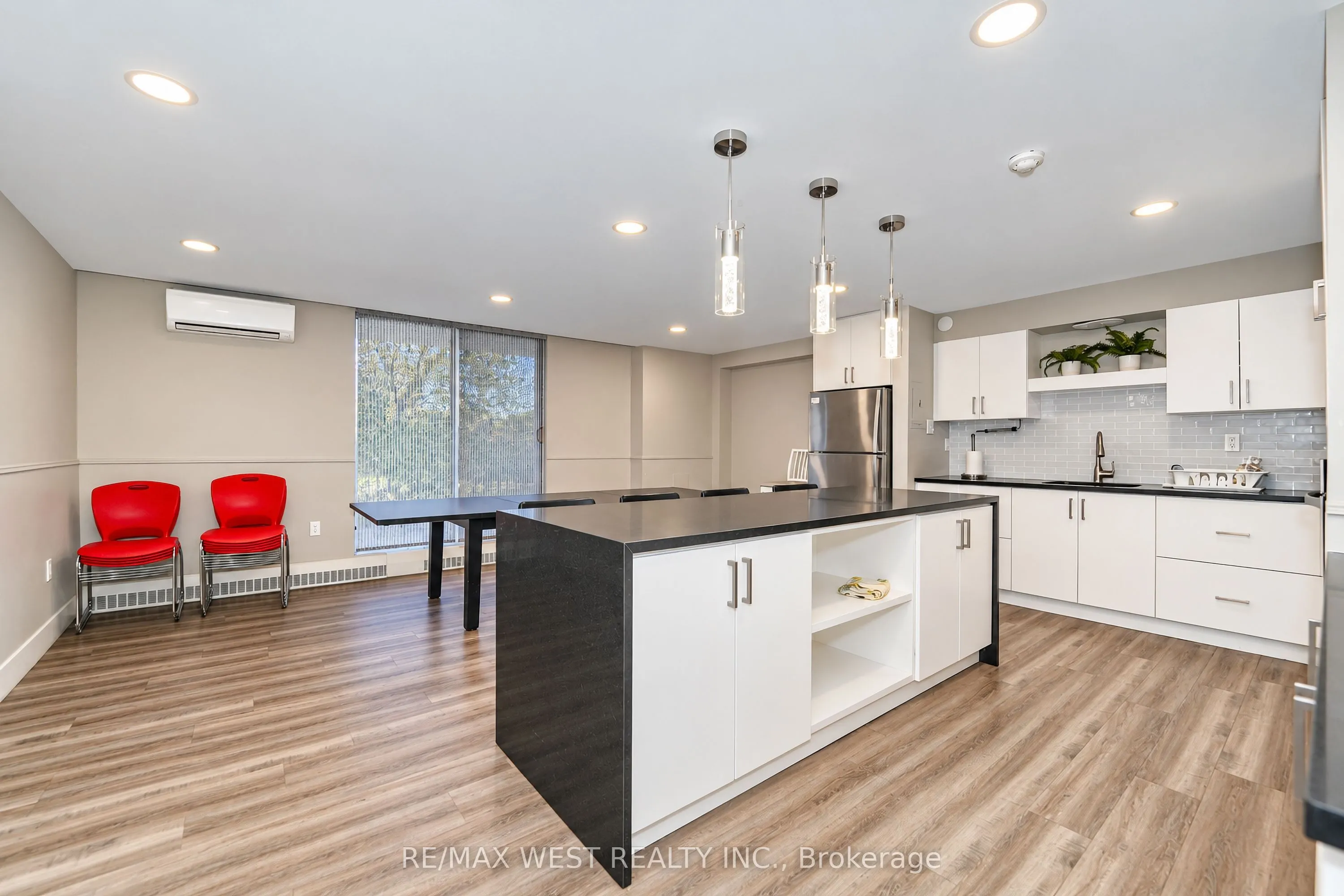 1100 Caven Street #406