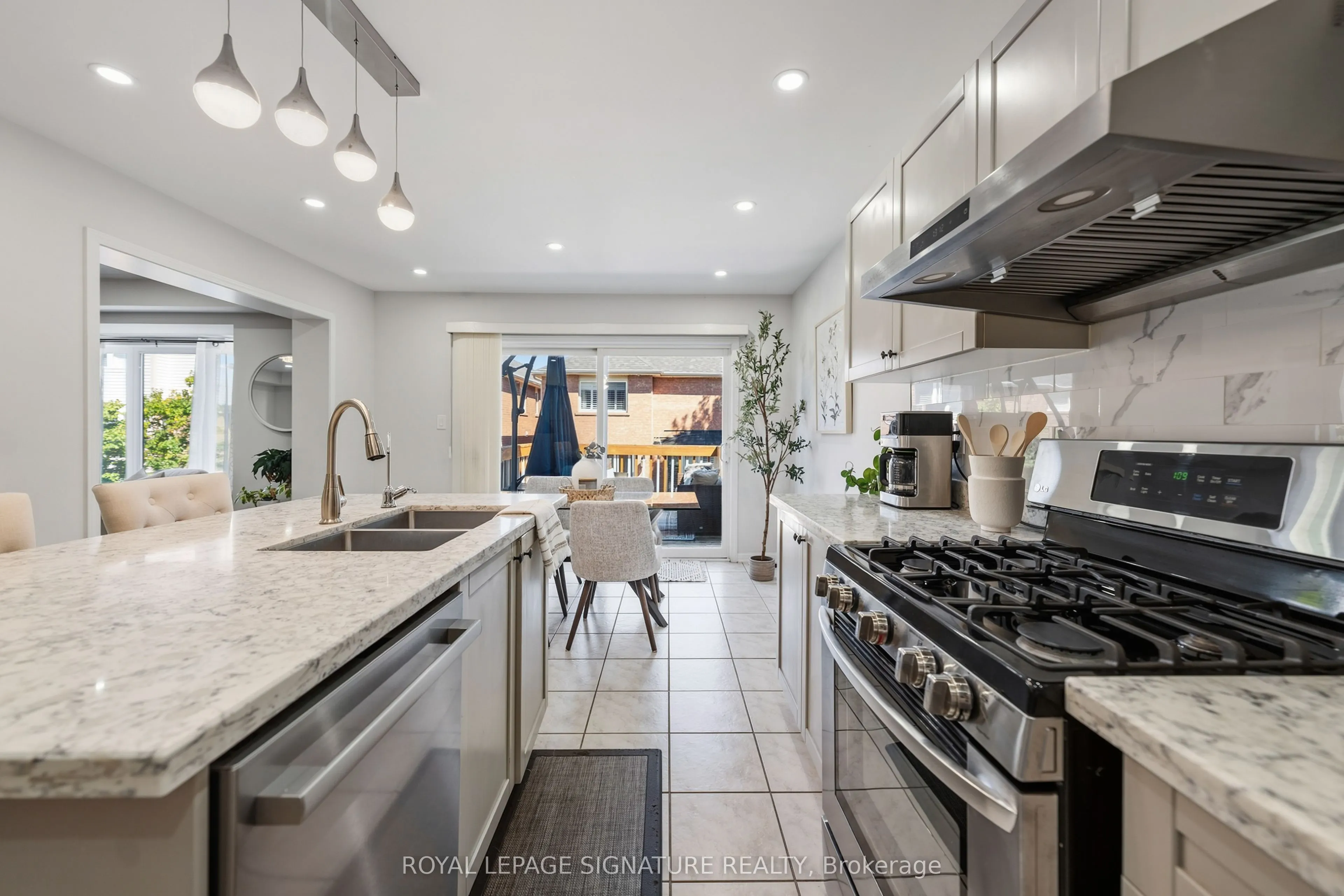 3195 Munson Crescent