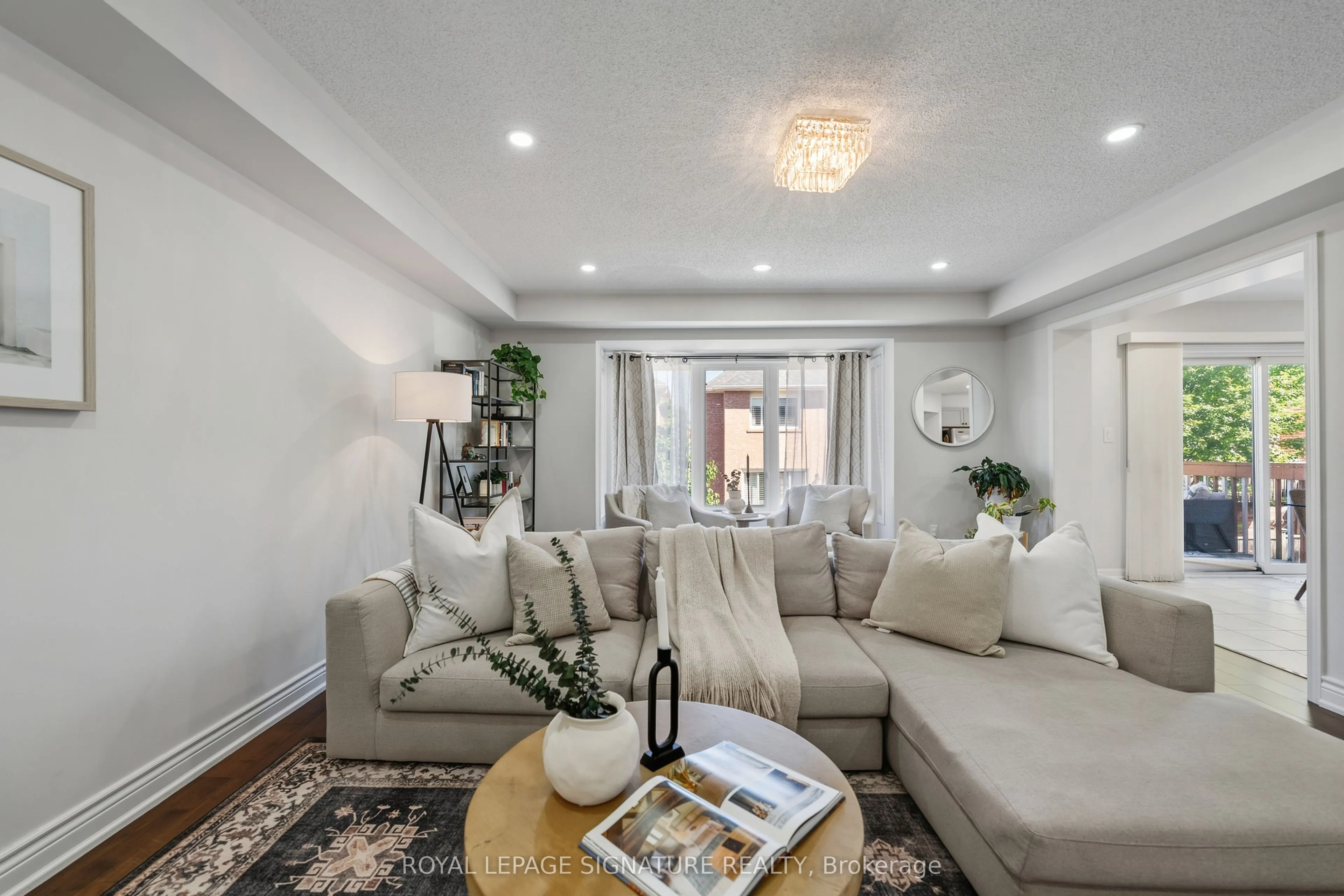 3195 Munson Crescent