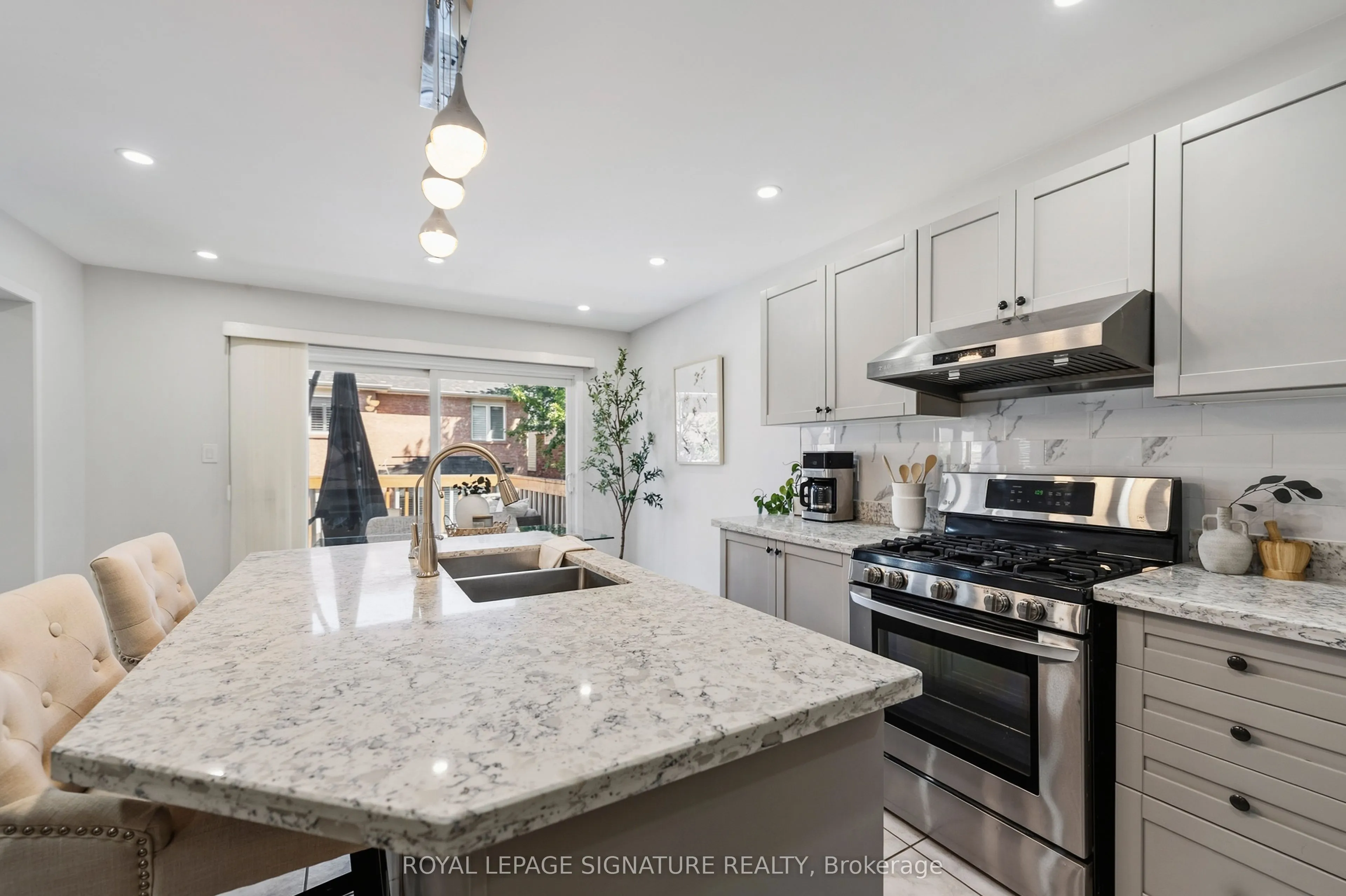 3195 Munson Crescent