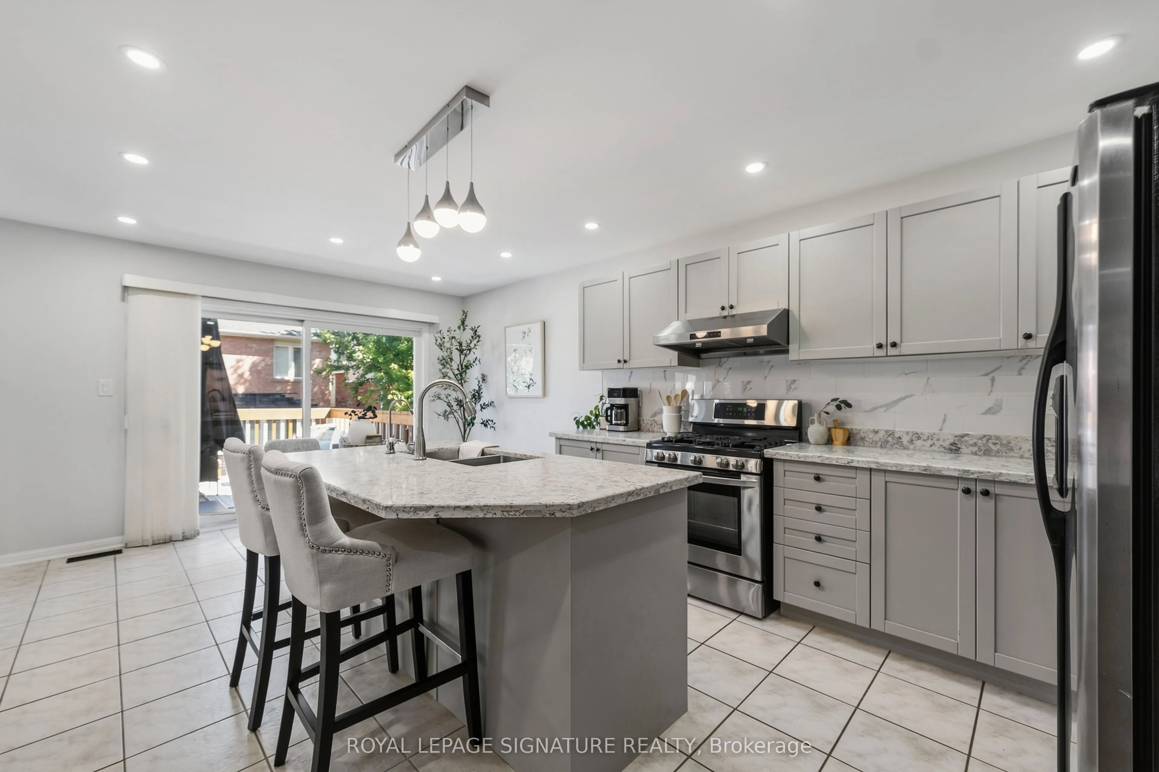3195 Munson Crescent