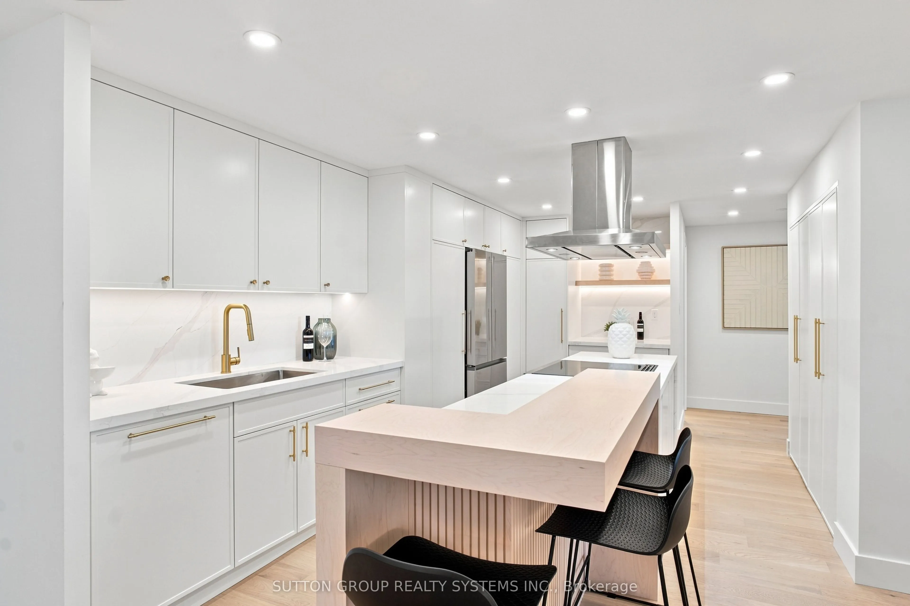 812 Burnhamthorpe Road #1504
