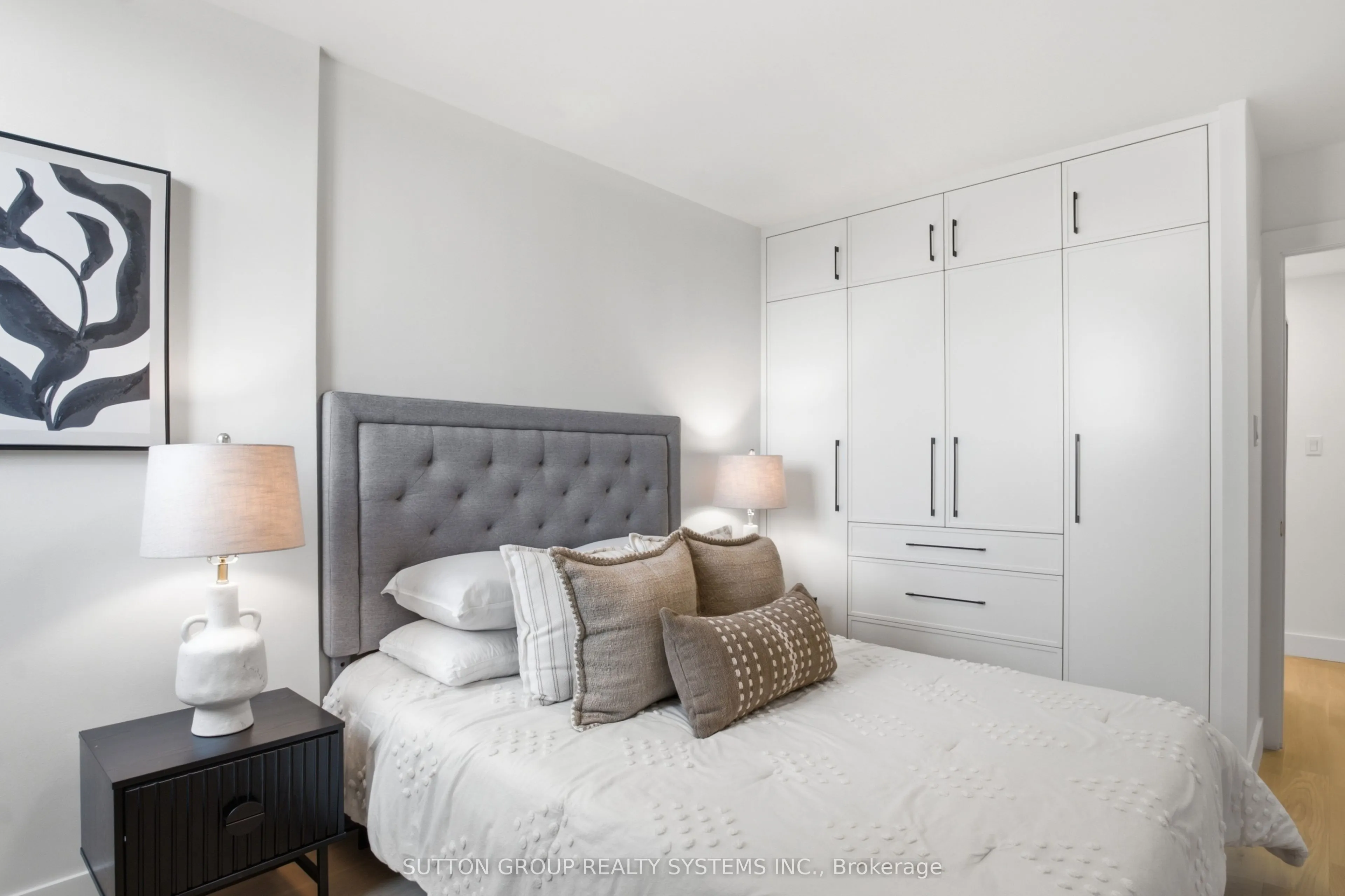 812 Burnhamthorpe Road #1504