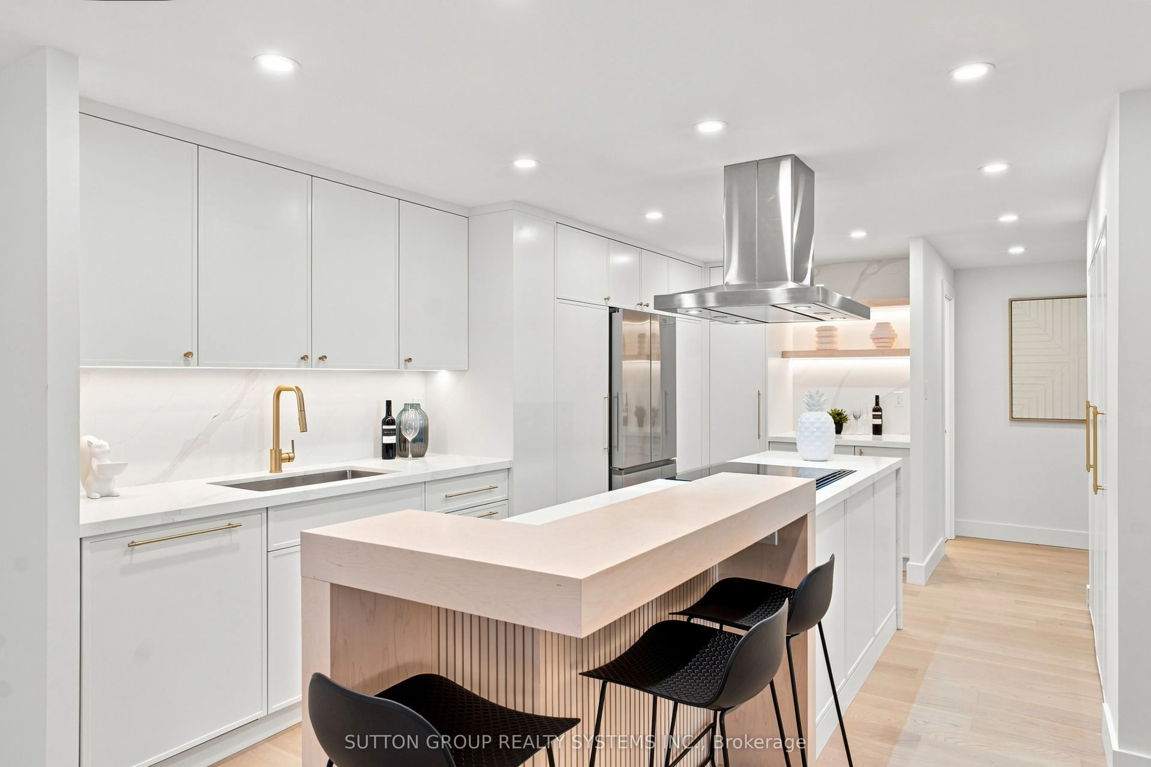 812 Burnhamthorpe Road #1504