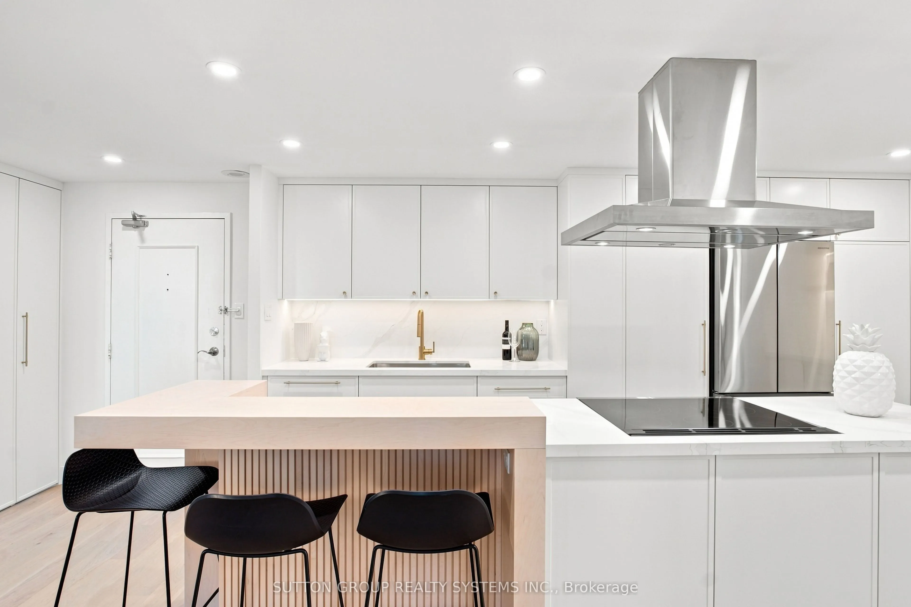 812 Burnhamthorpe Road #1504