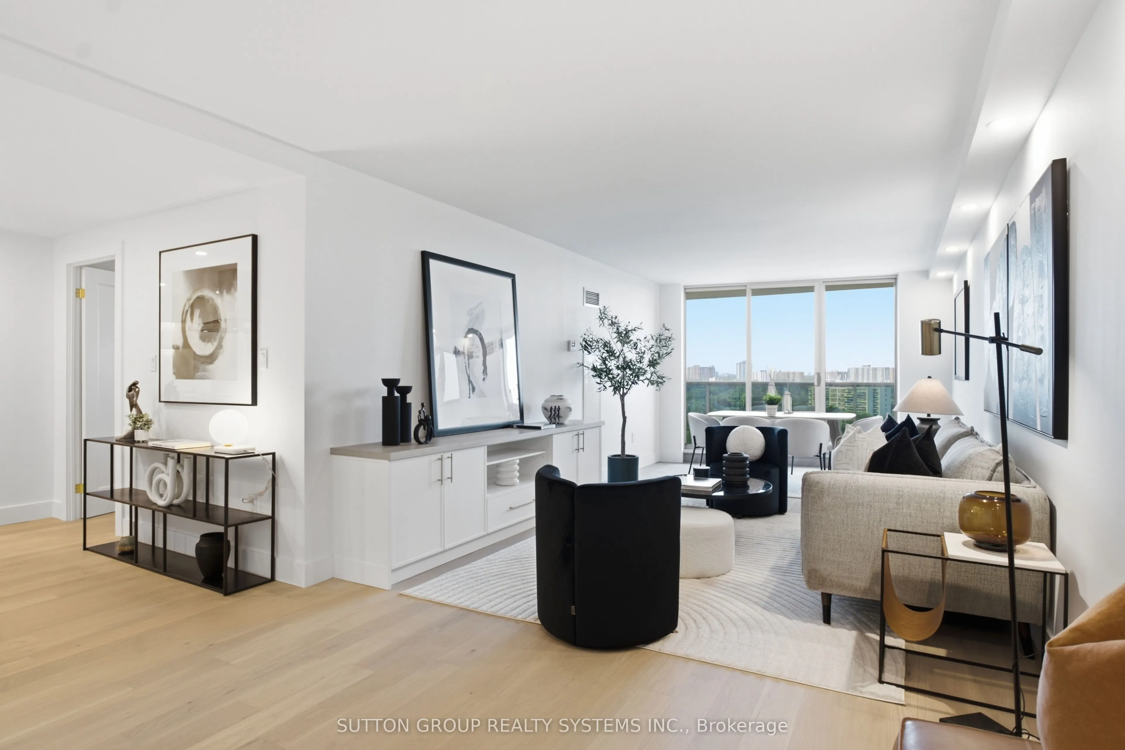 812 Burnhamthorpe Road #1504