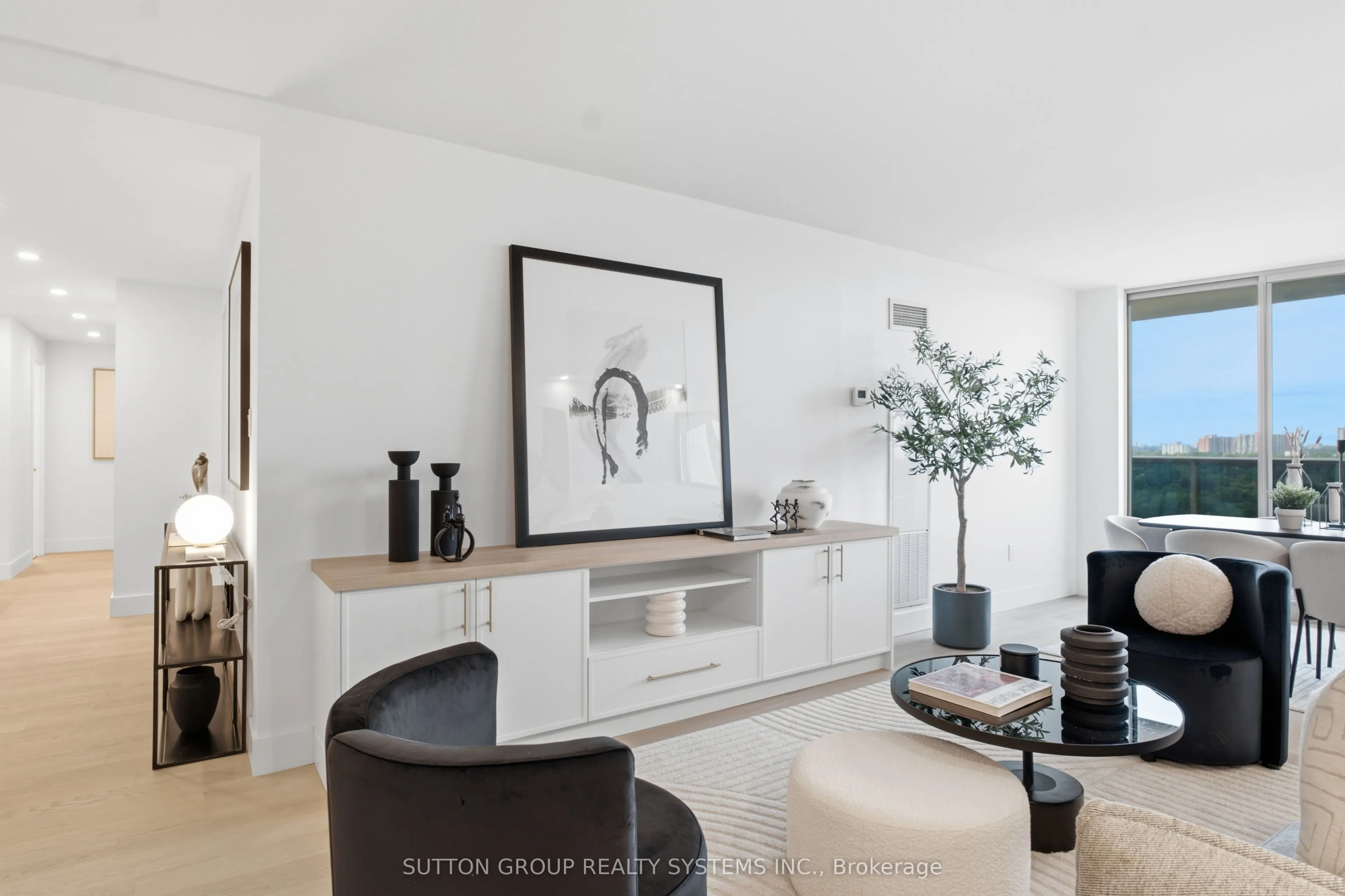 812 Burnhamthorpe Road #1504