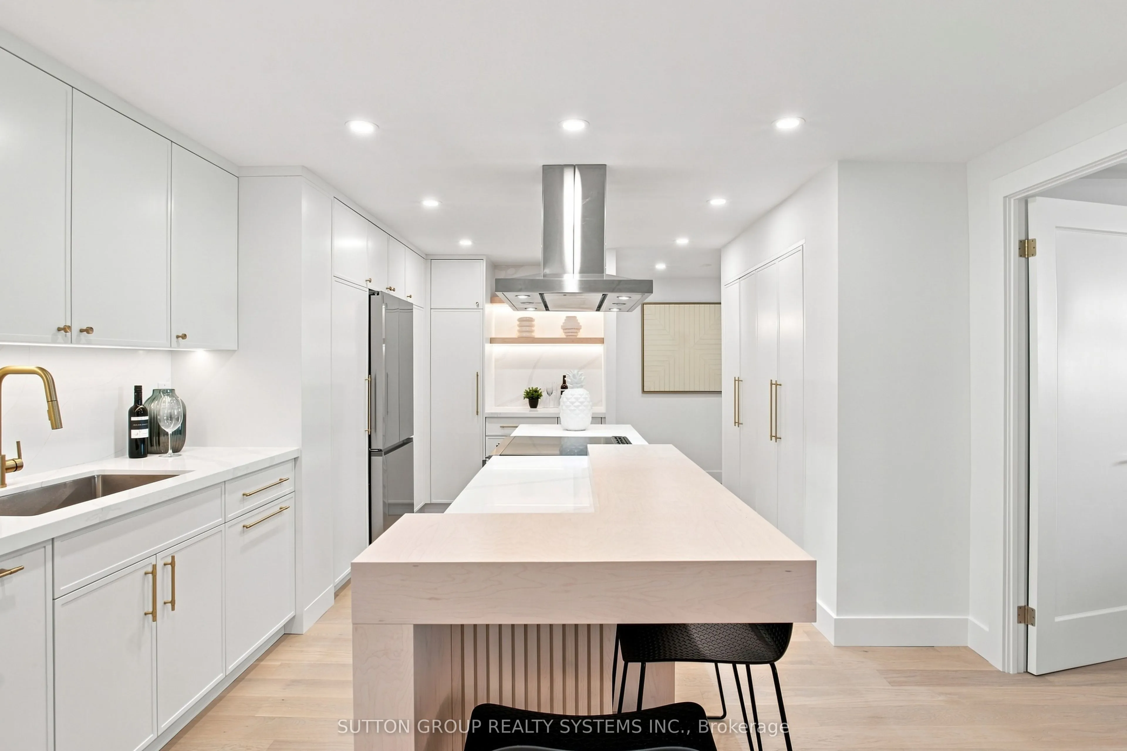 812 Burnhamthorpe Road #1504